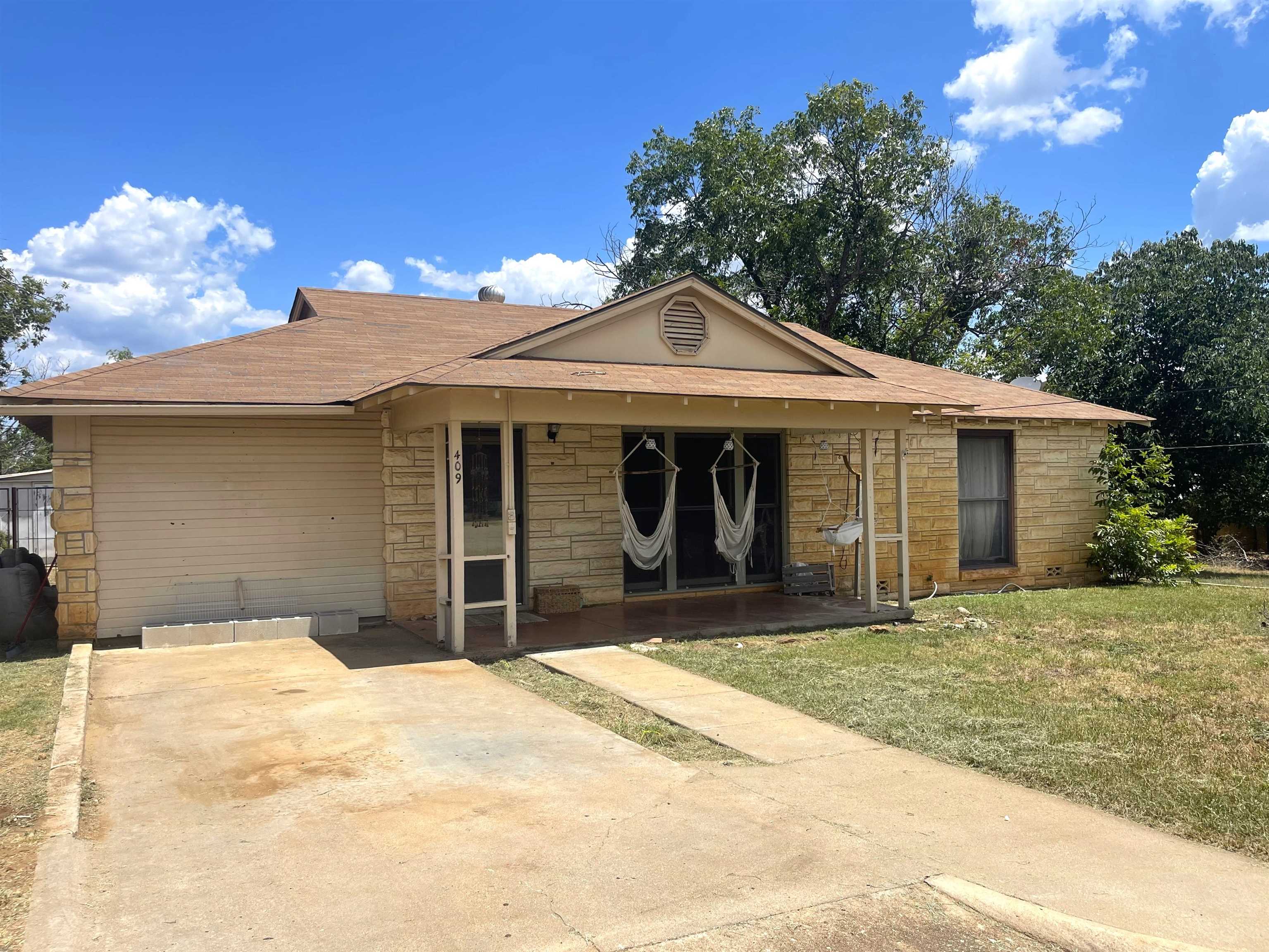 409 W Wallace