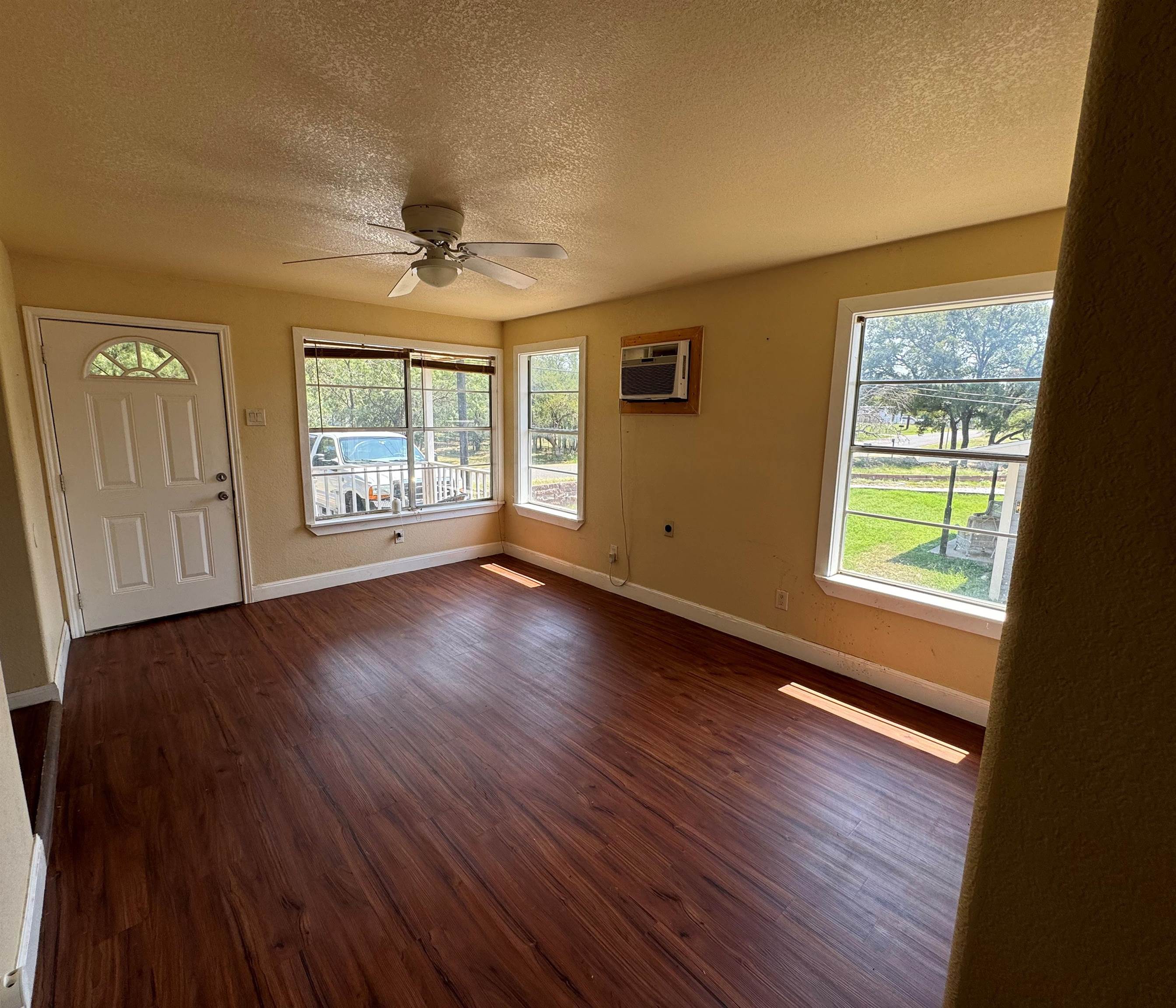 124 E Bluebriar Drive