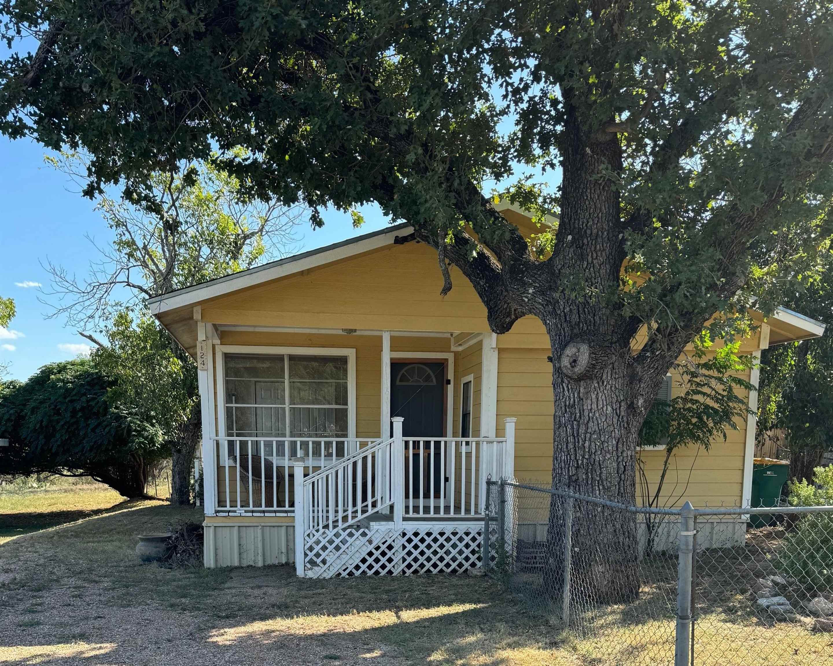 124 E Bluebriar Drive