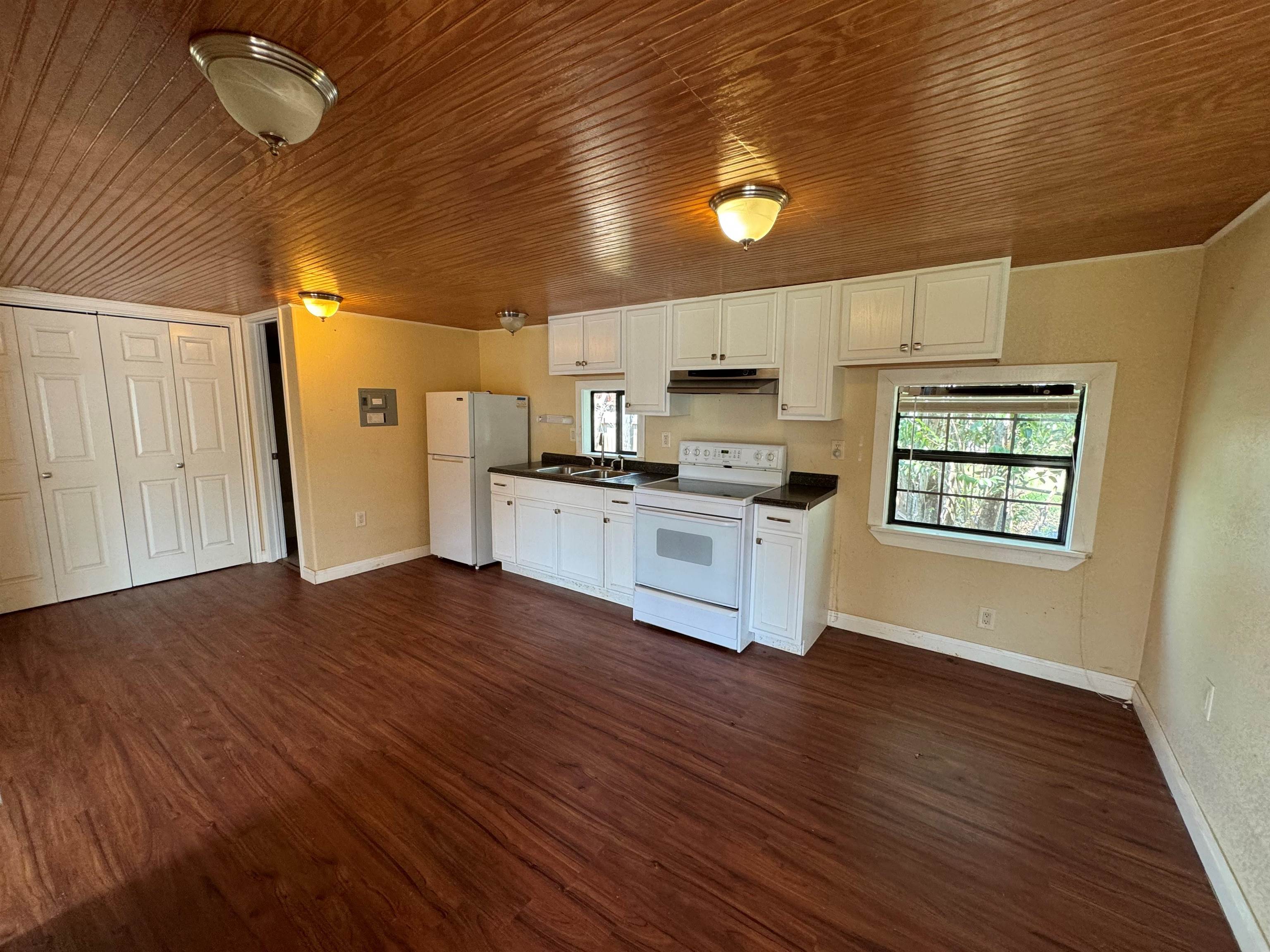 124 E Bluebriar Drive