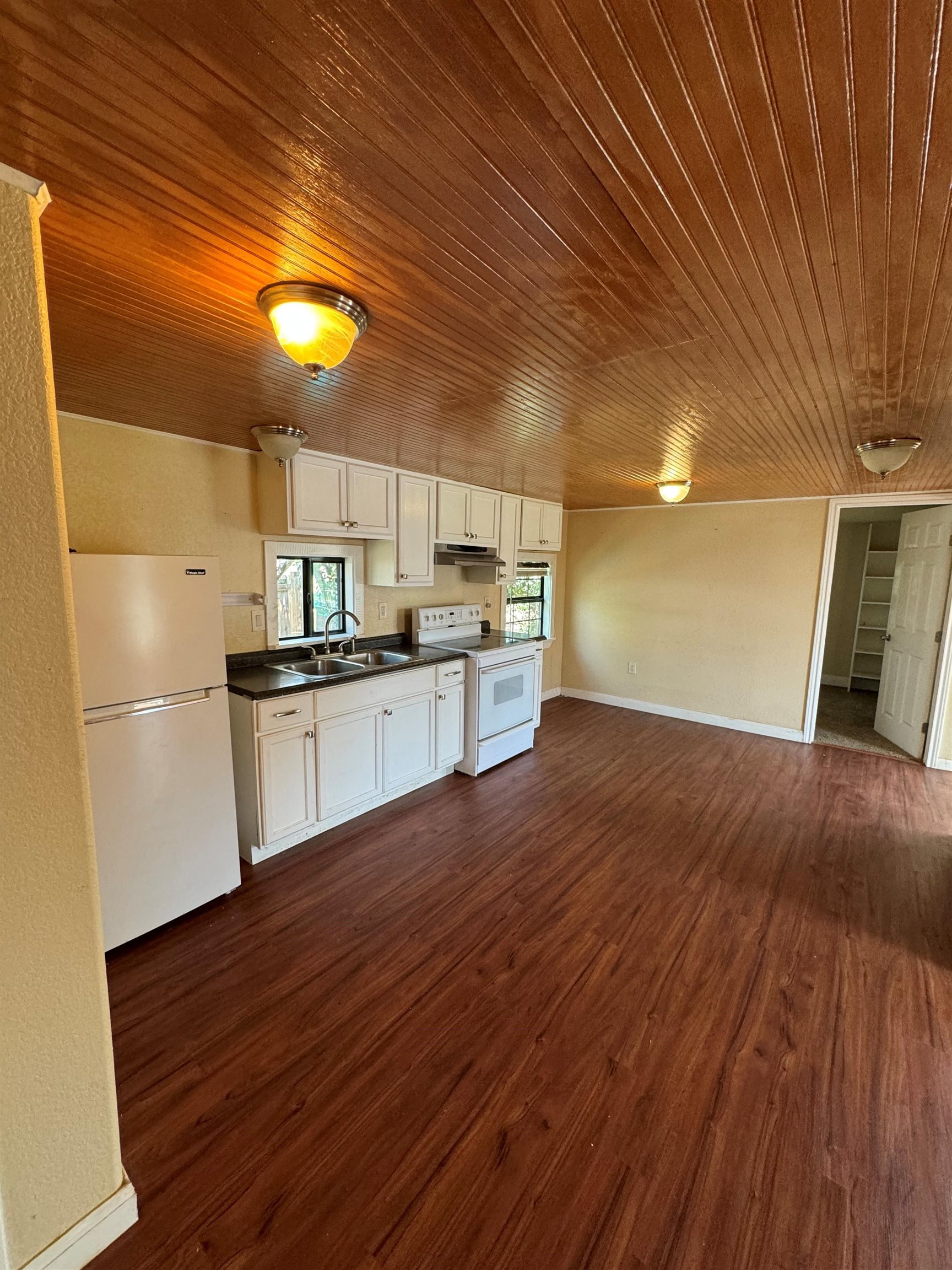 124 E Bluebriar Drive