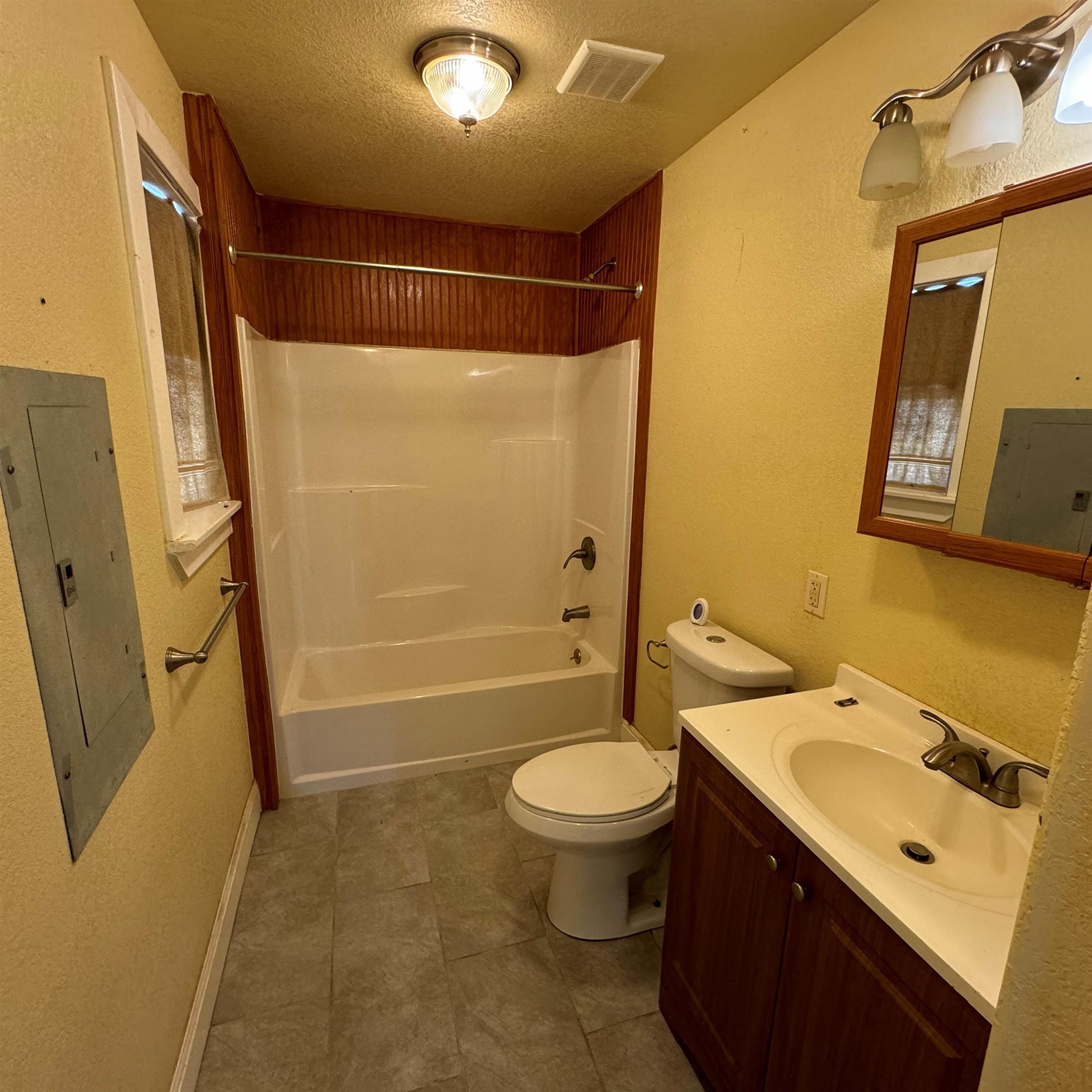 124 E Bluebriar Drive