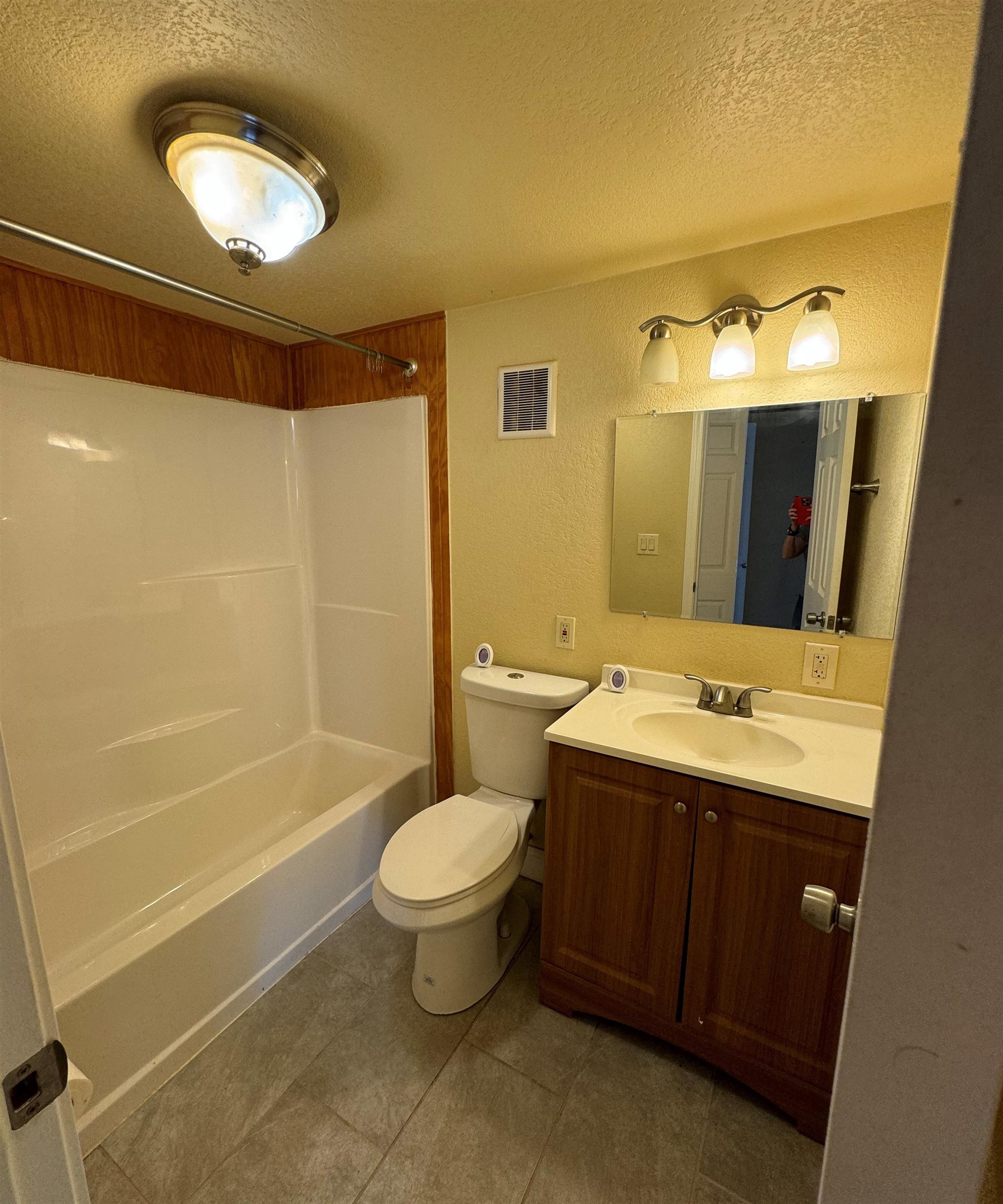 124 E Bluebriar Drive