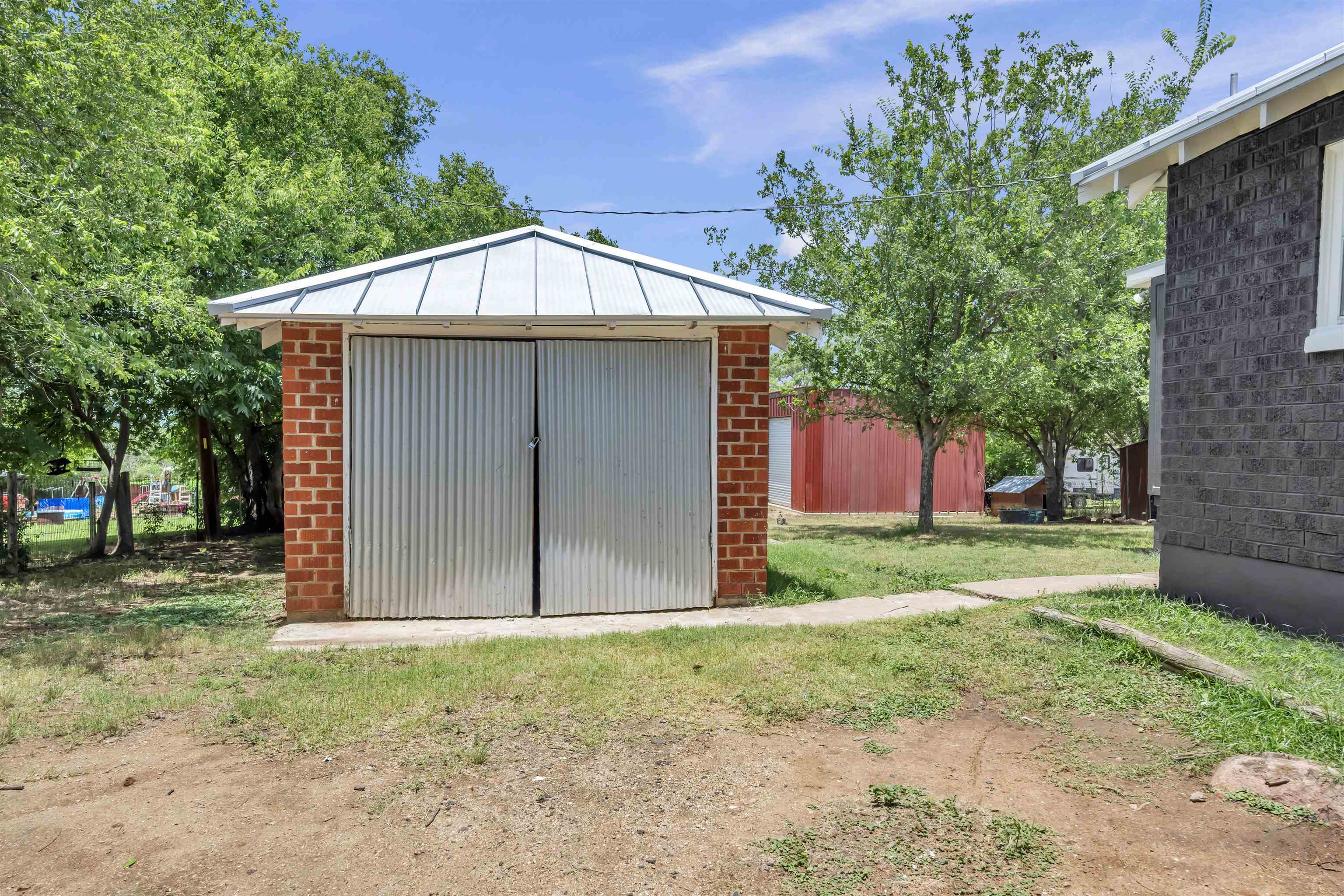 611 E Wallace Street