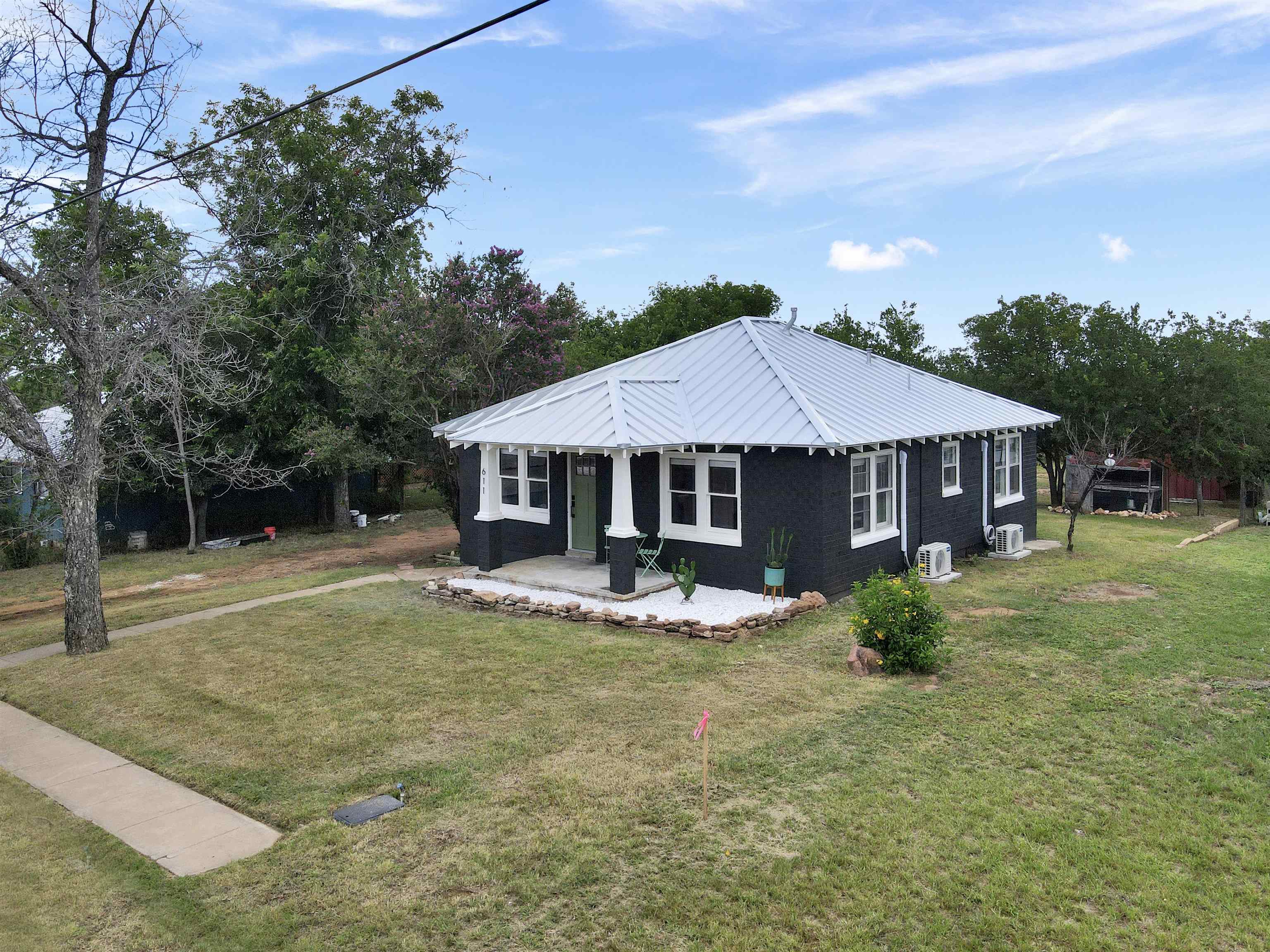 611 E Wallace Street