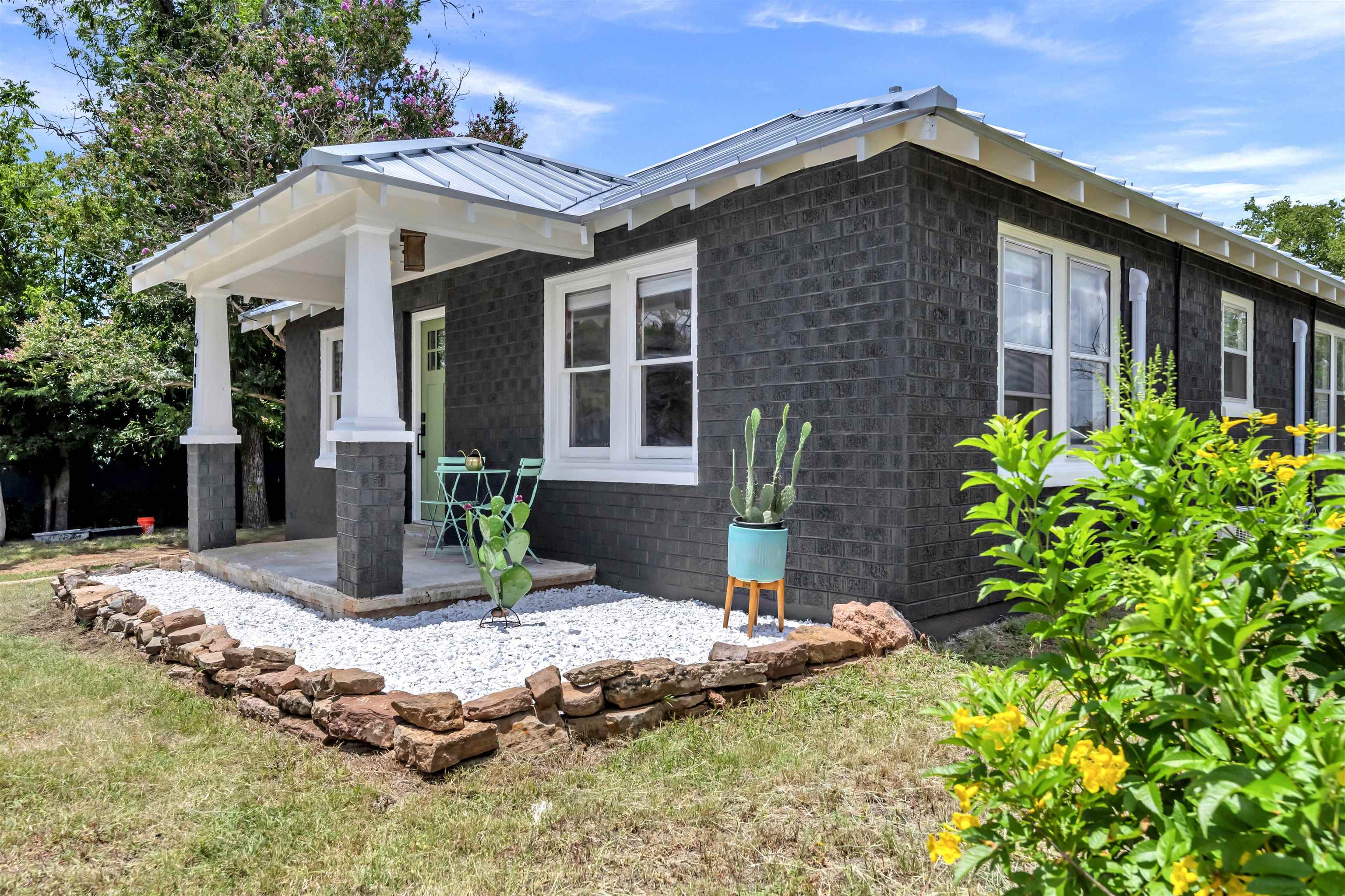 611 E Wallace Street