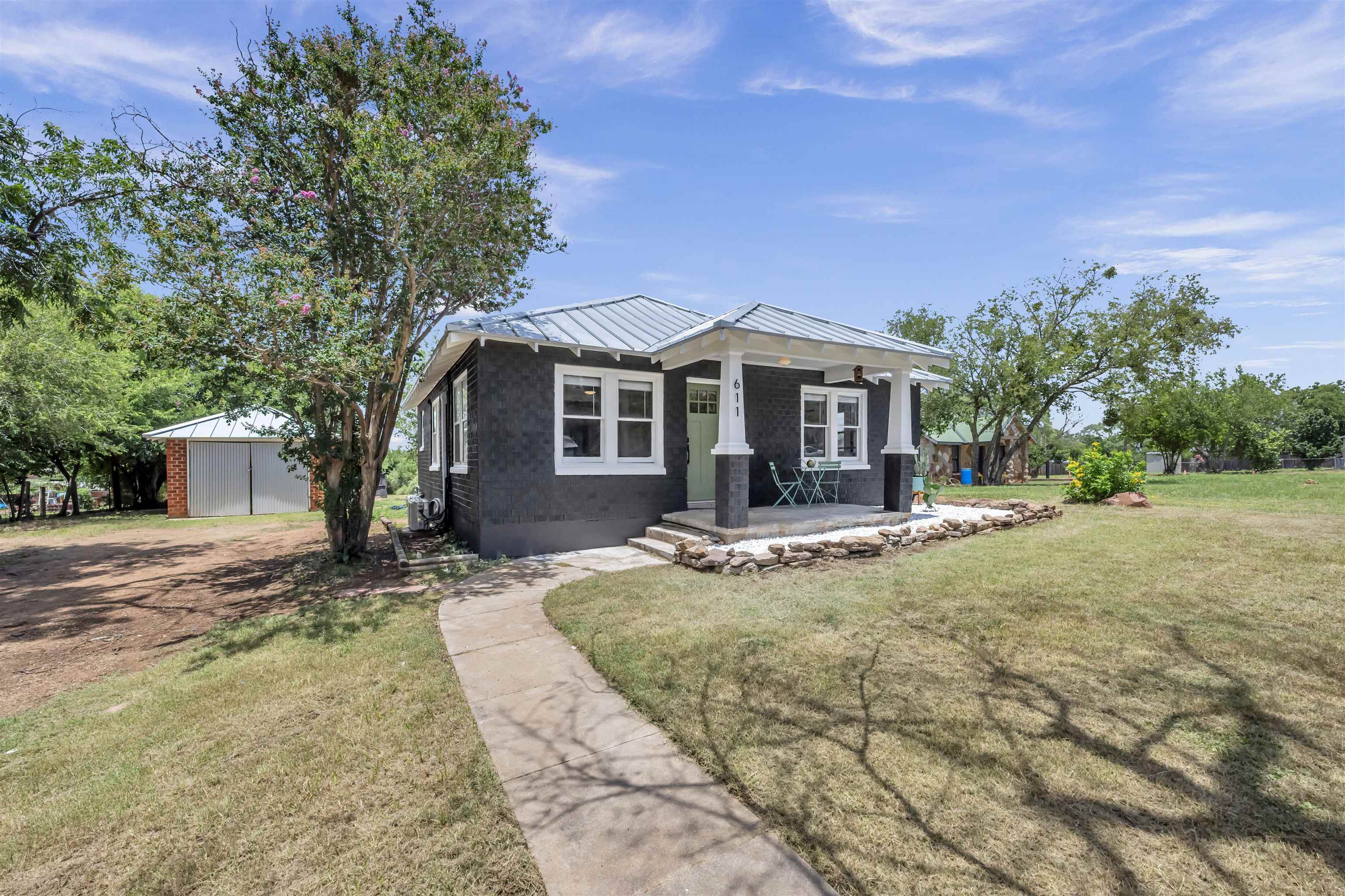 611 E Wallace Street