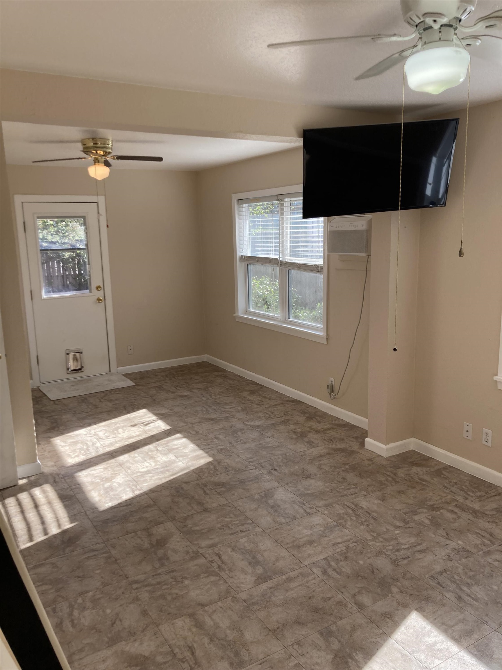 4003 River Oaks Dr.