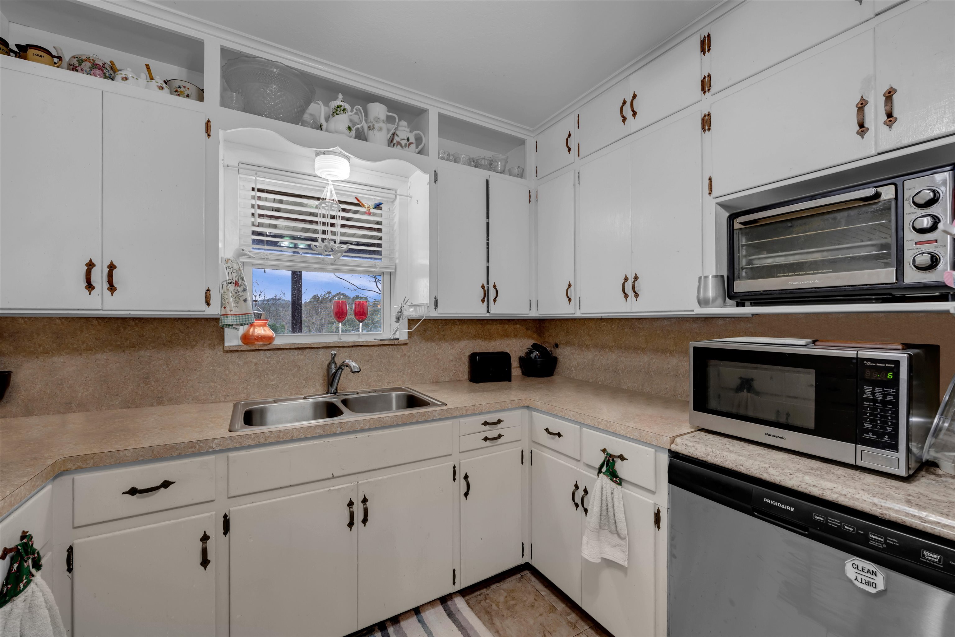 4003 River Oaks Dr.
