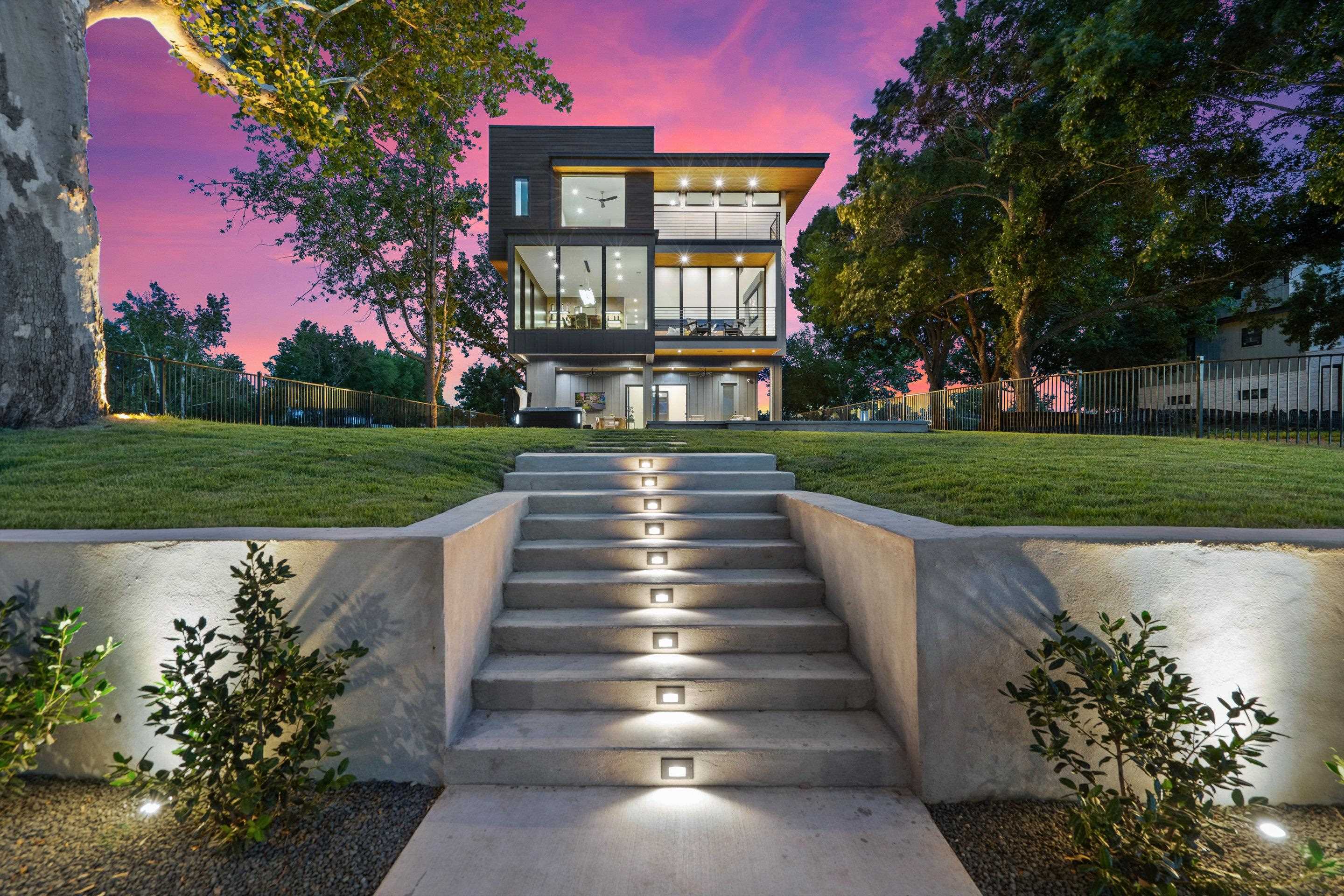 613 Lake Street