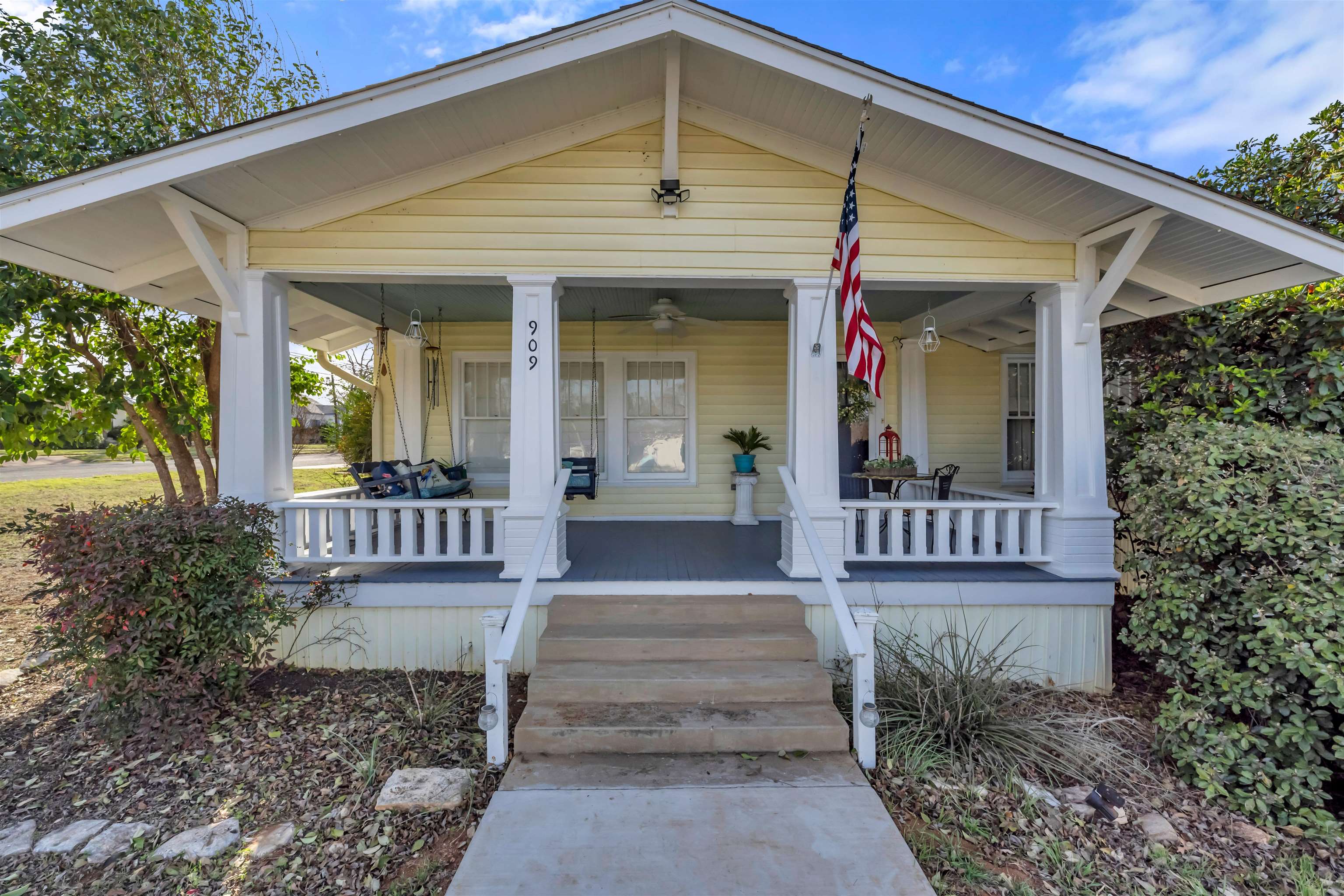 909 Flag Street