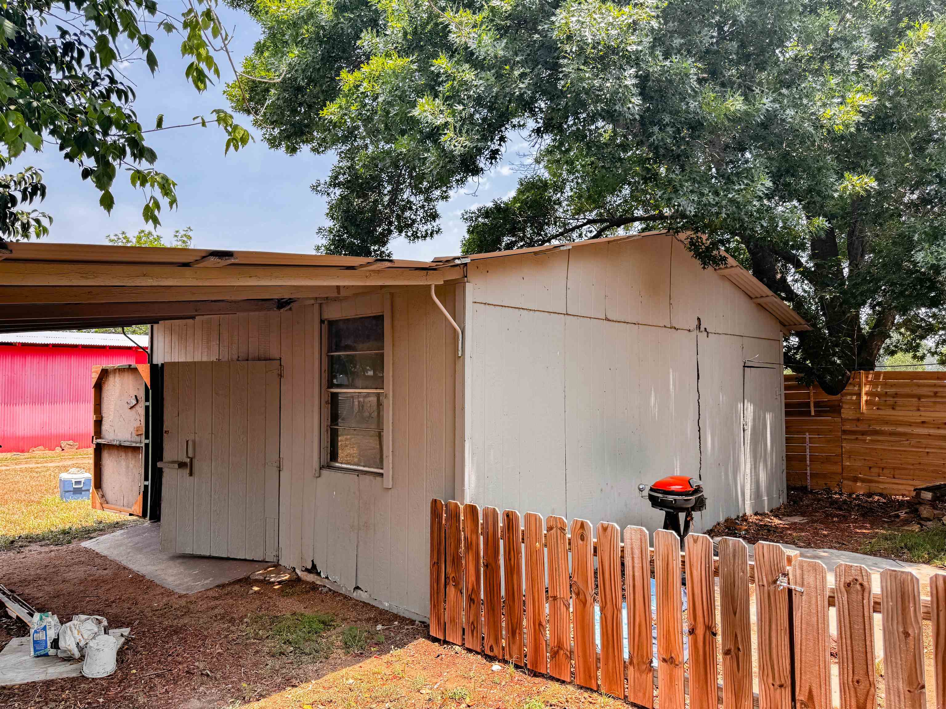 1007 E Wallace