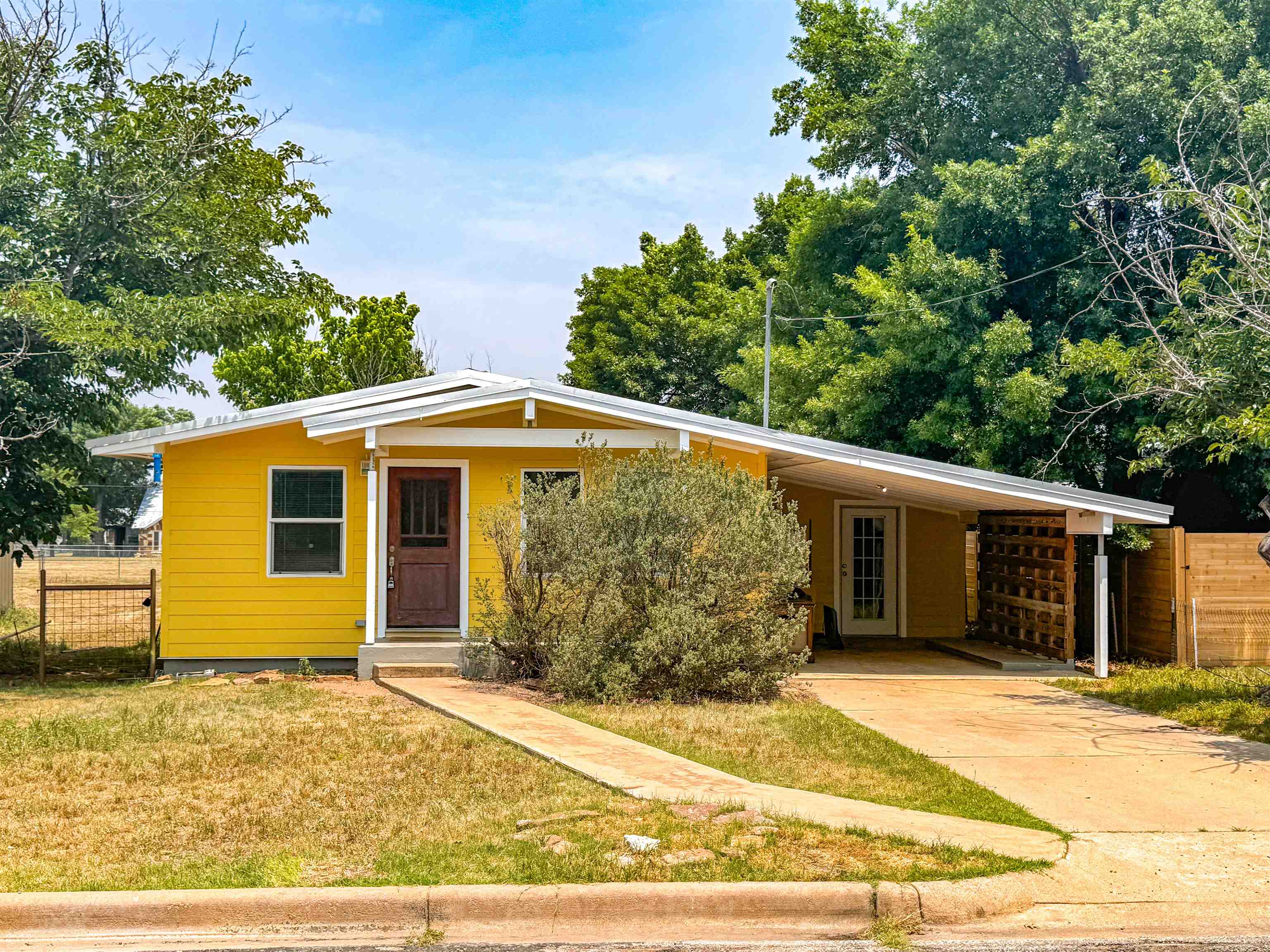 1007 E Wallace