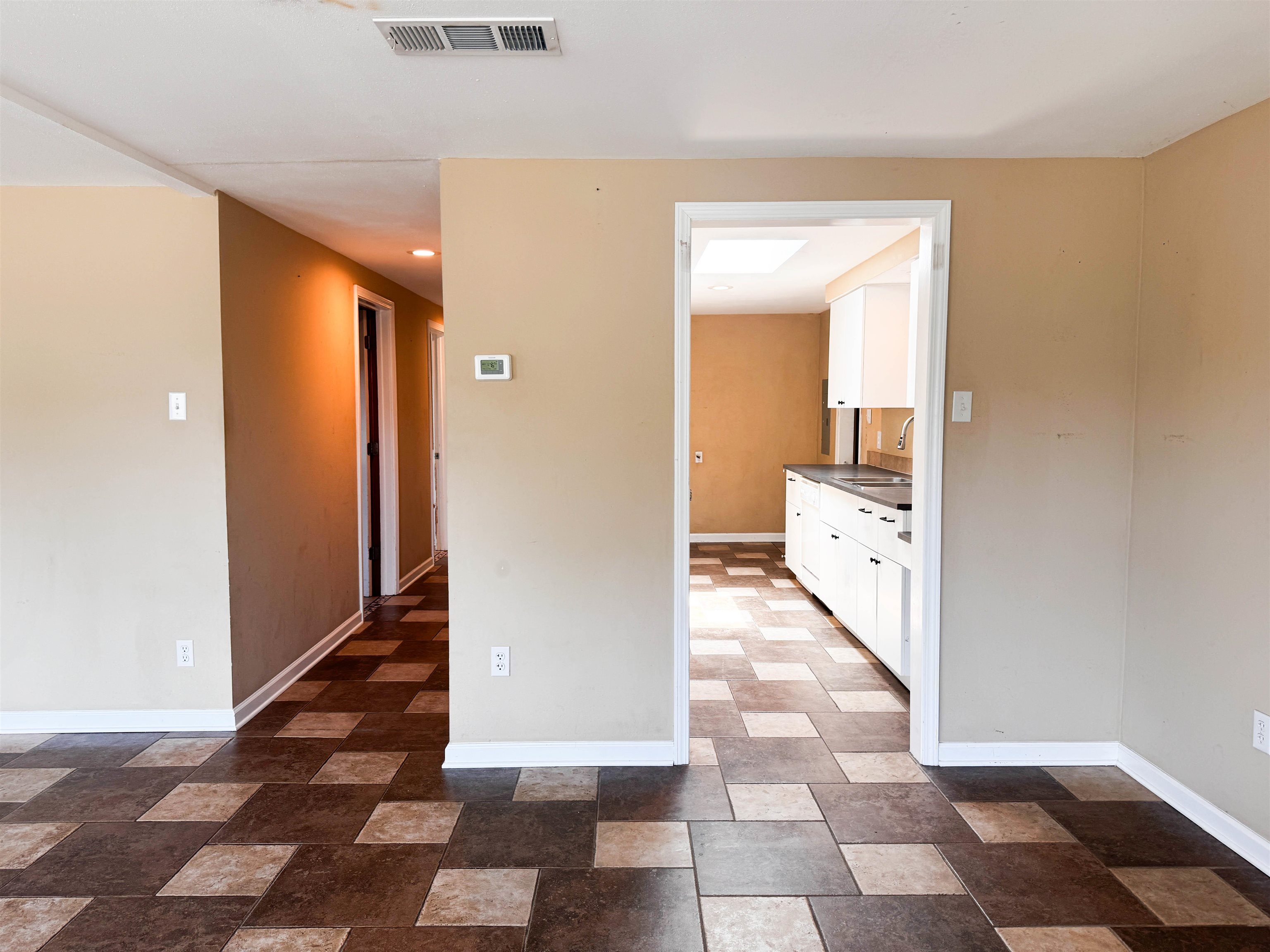 1007 E Wallace