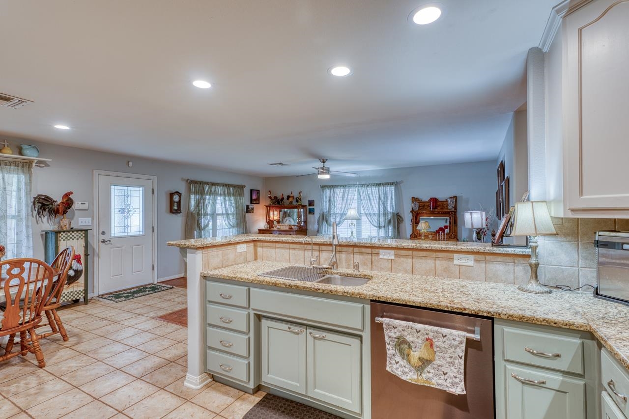215 E Mountain View Dr.