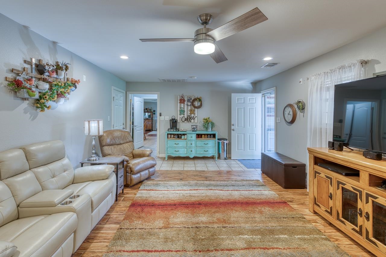 215 E Mountain View Dr.