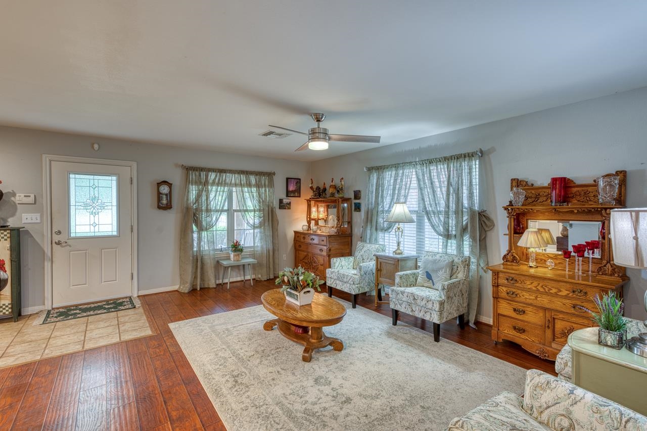 215 E Mountain View Dr.