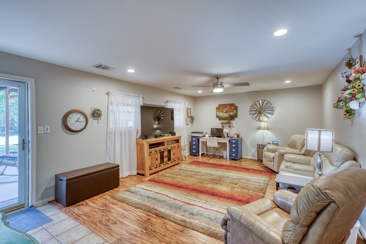 215 E Mountain View Dr.