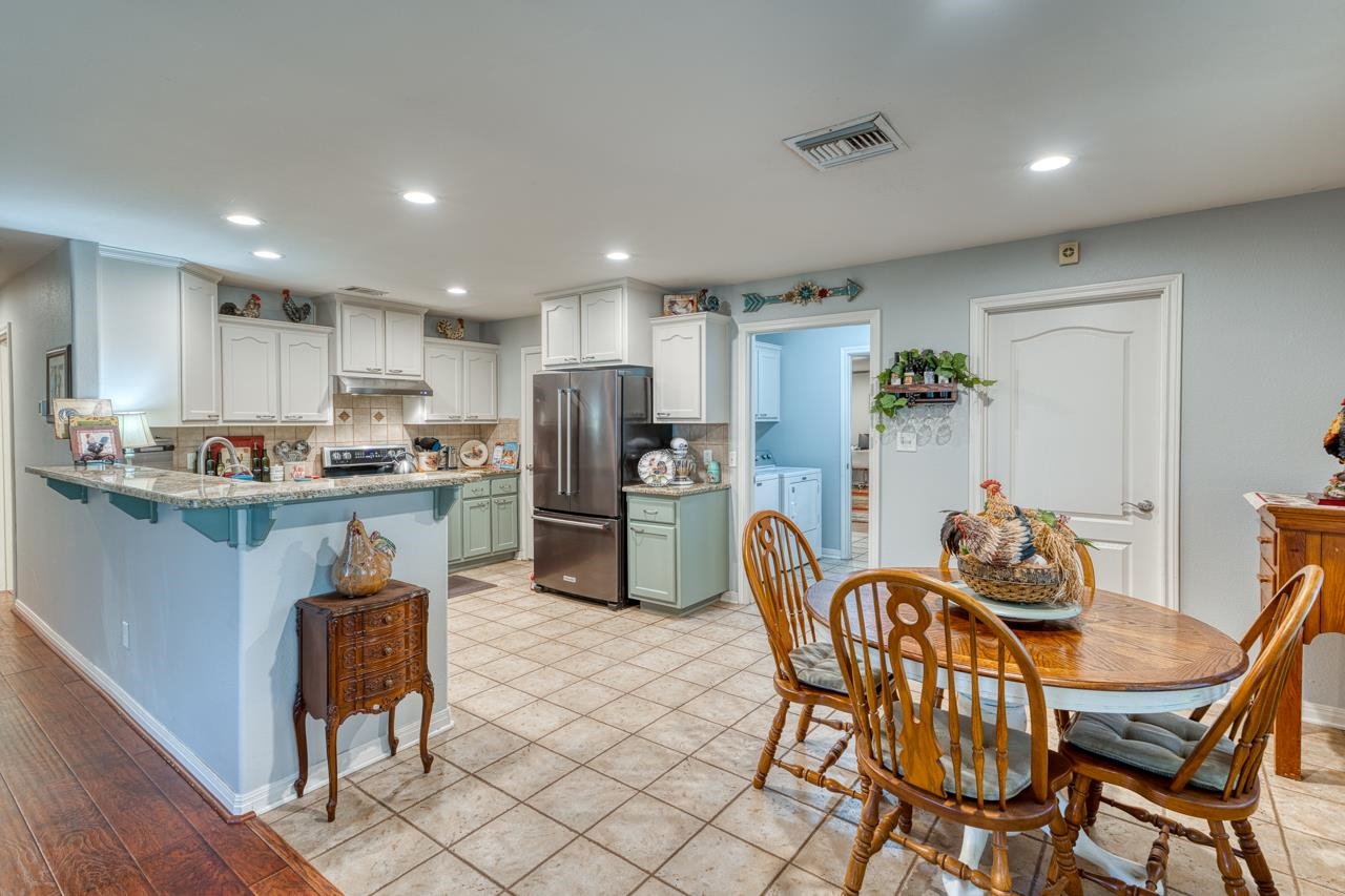 215 E Mountain View Dr.