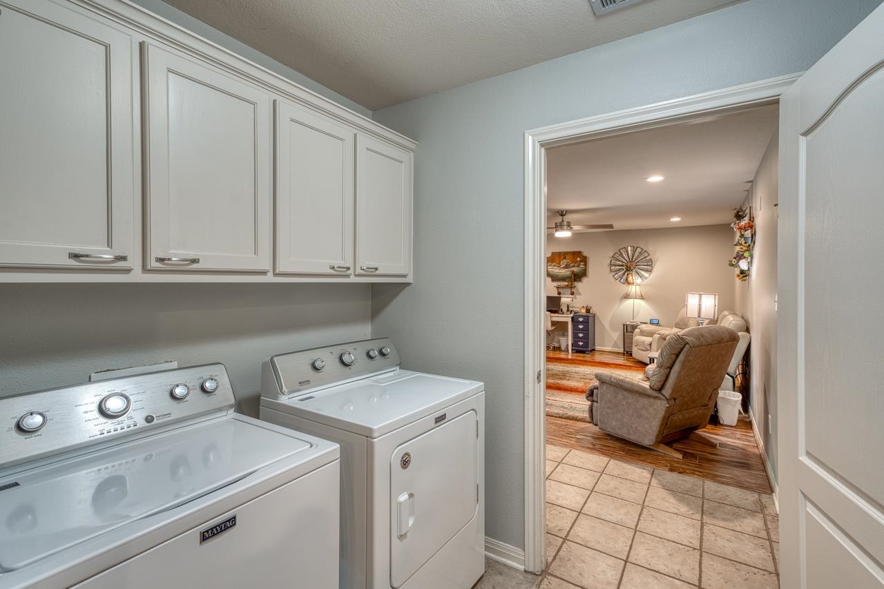 215 E Mountain View Dr.