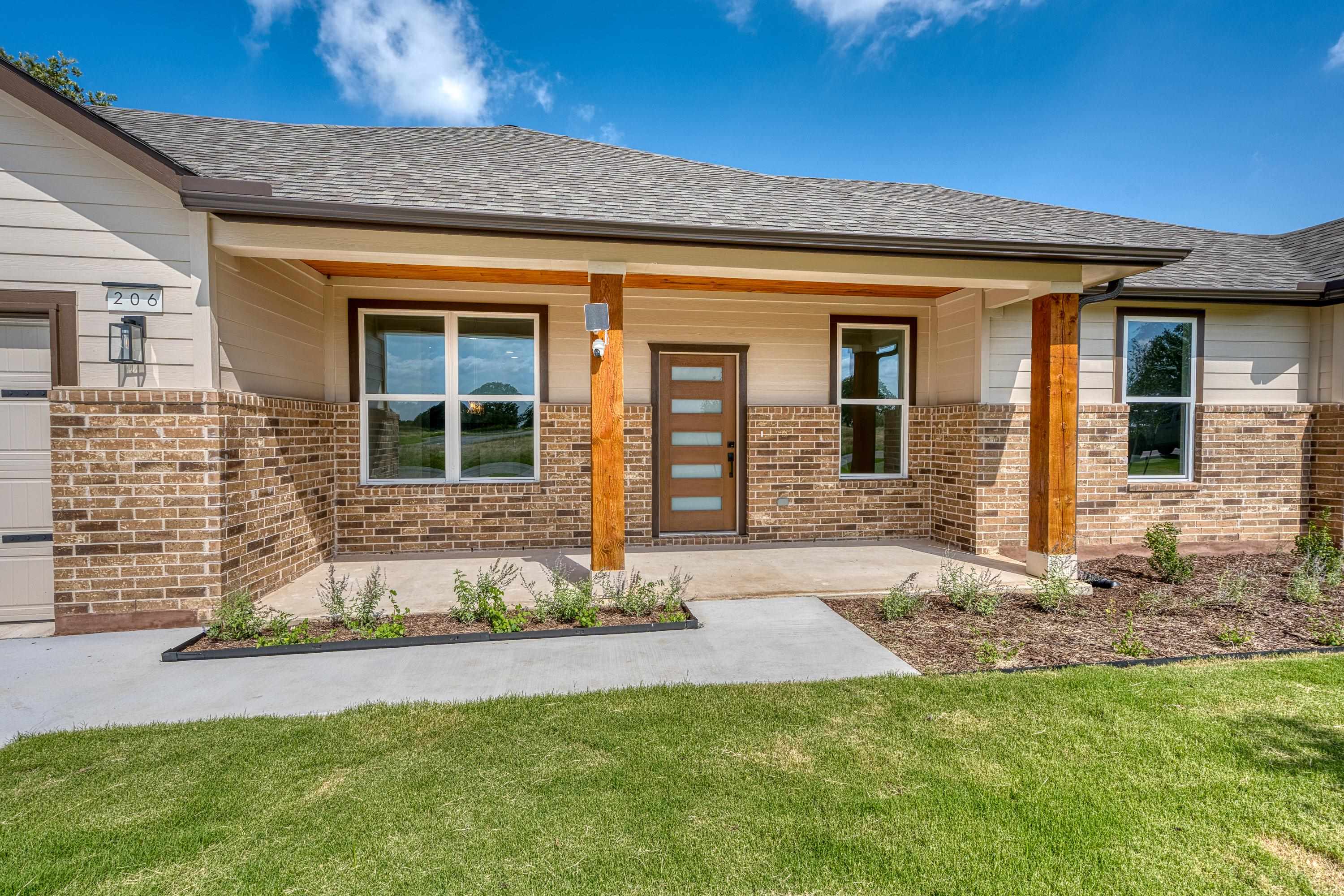 206 Oak Grove Parkway