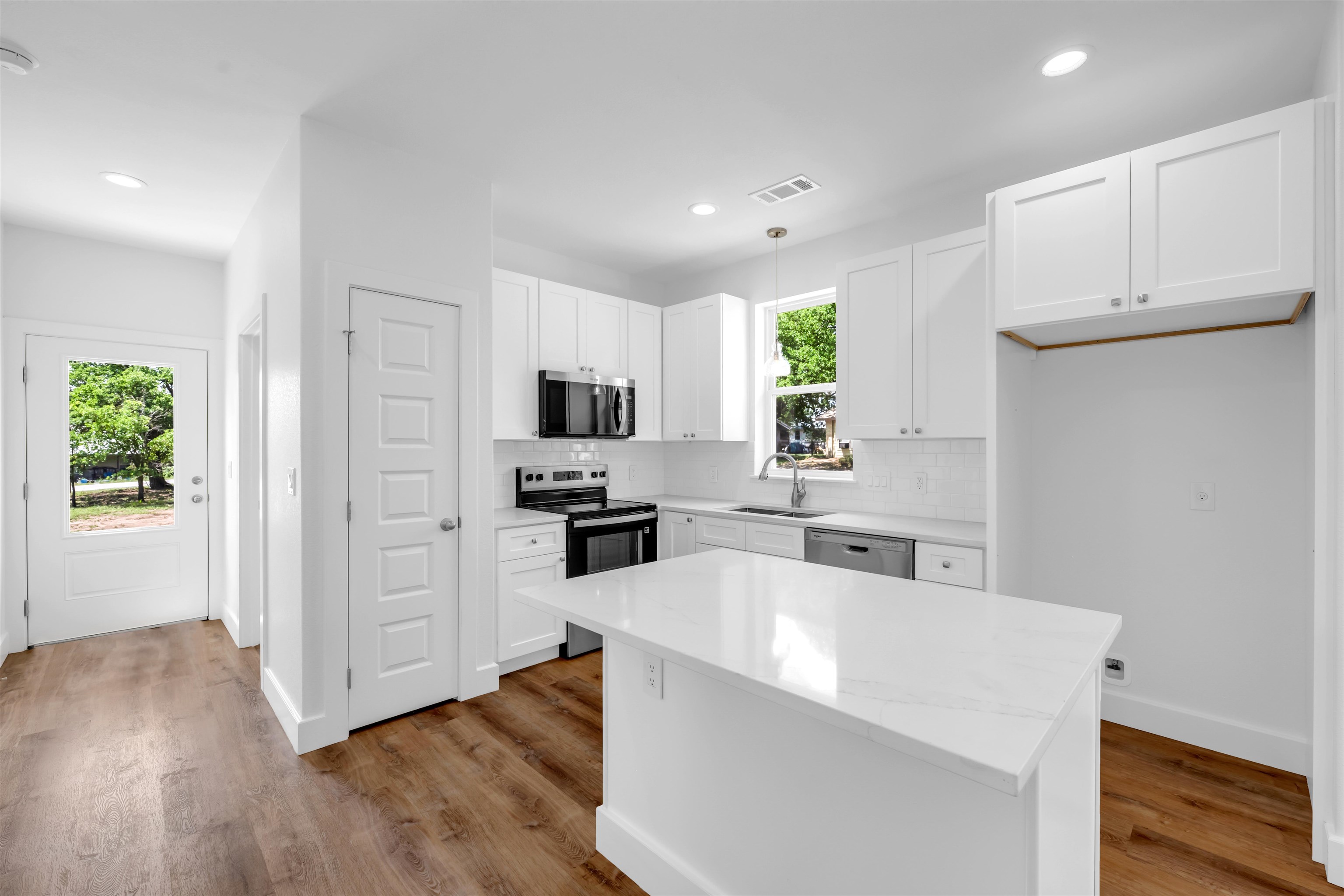 1701 Lakewood