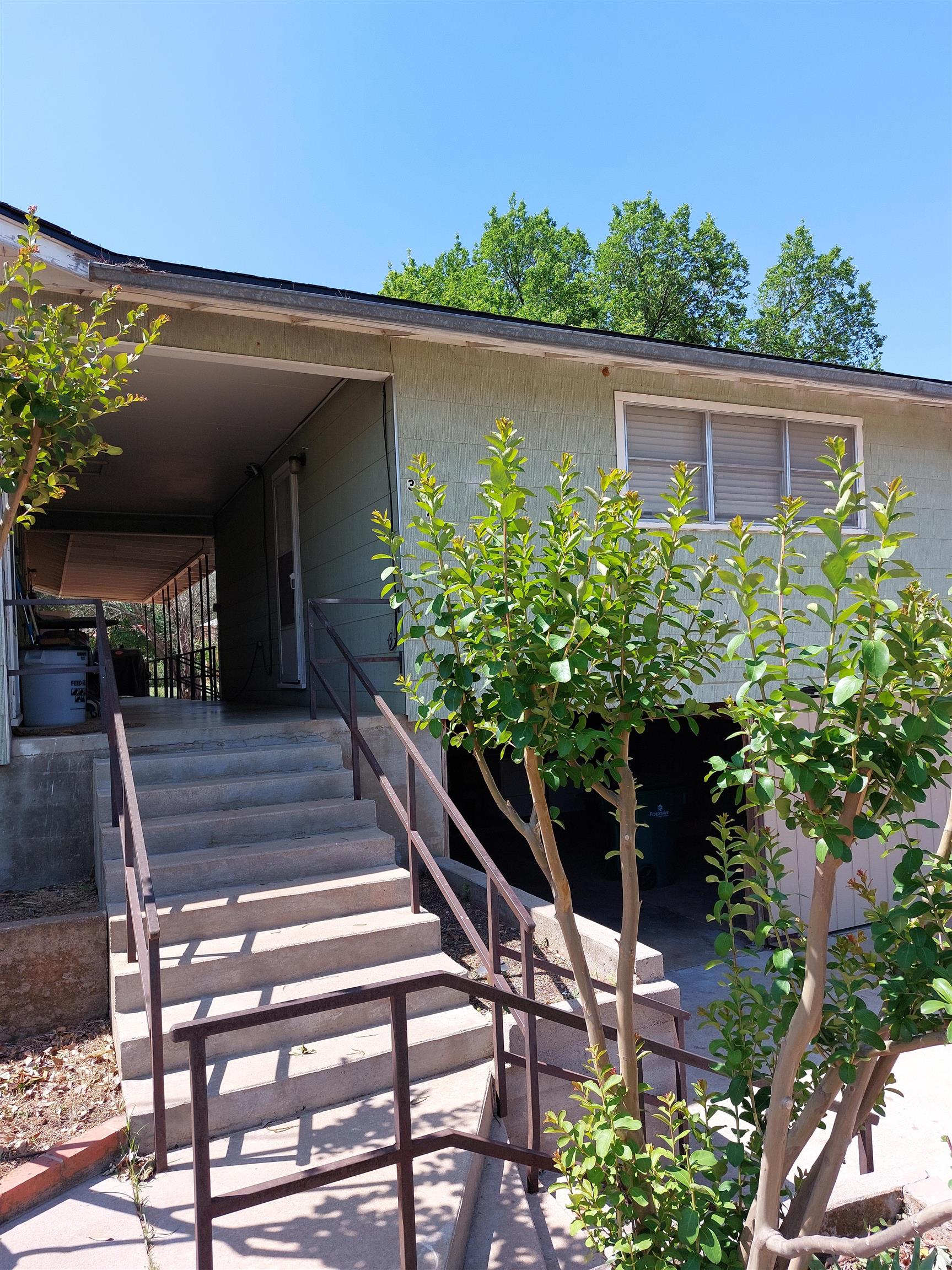 302 W Sandstone Street