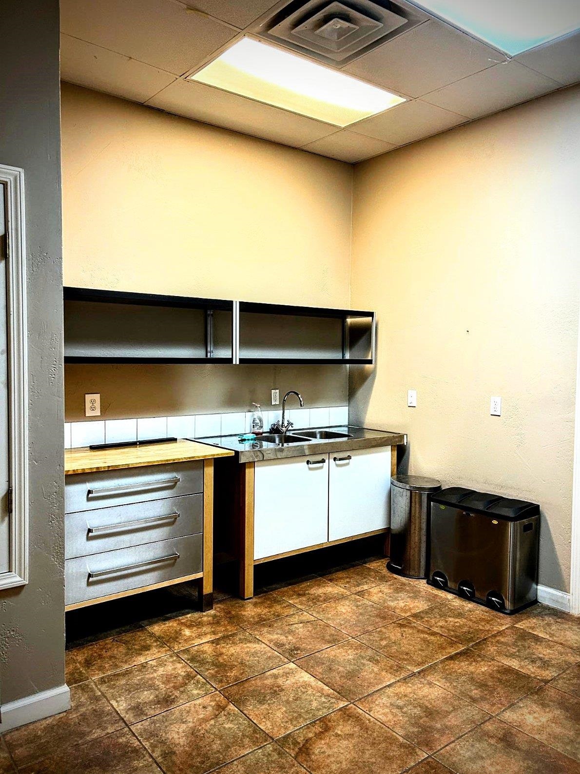 1614 N Hwy 281
