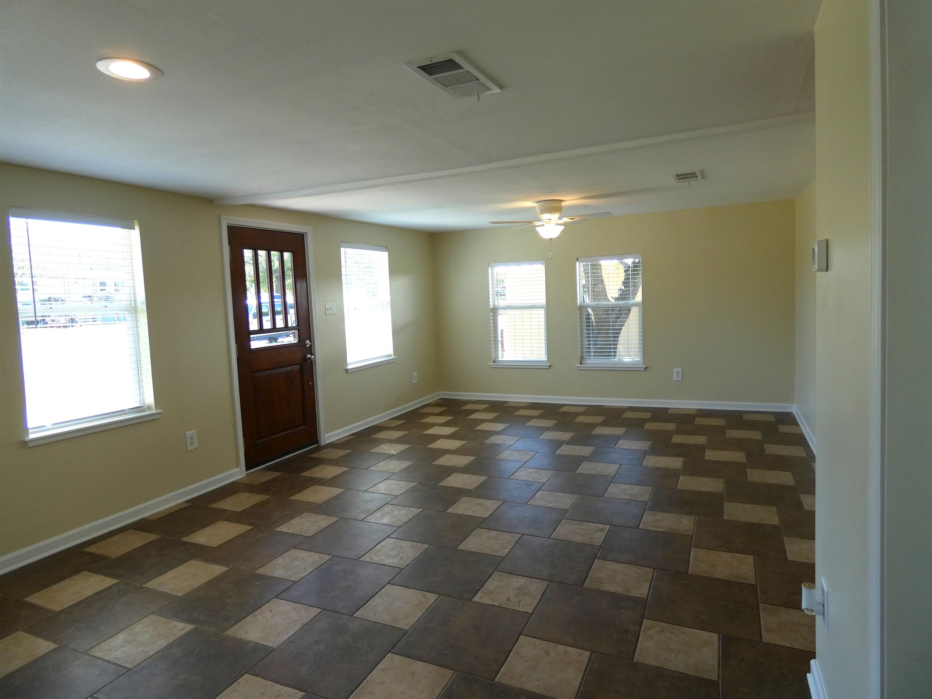 1007 E Wallace