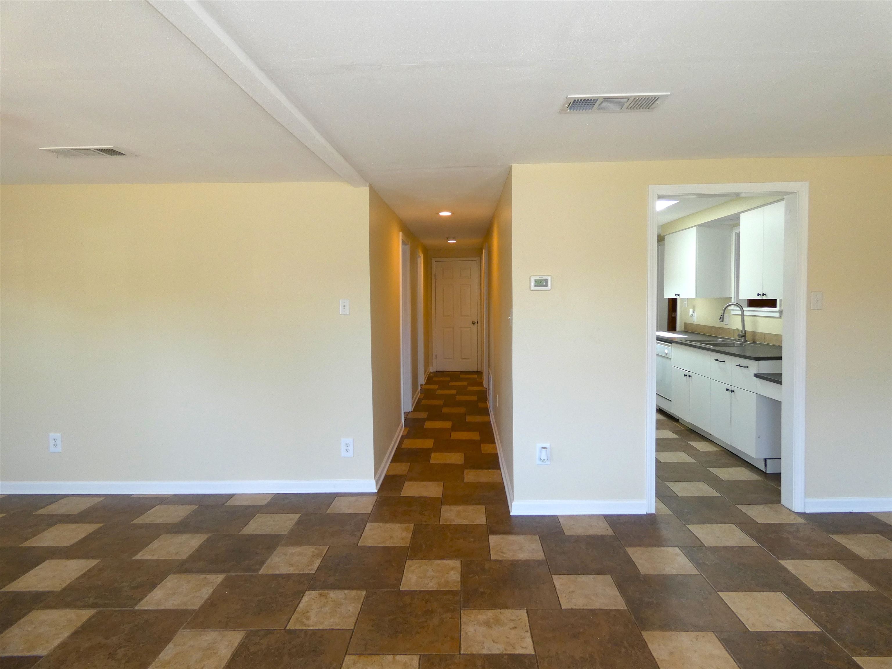1007 E Wallace