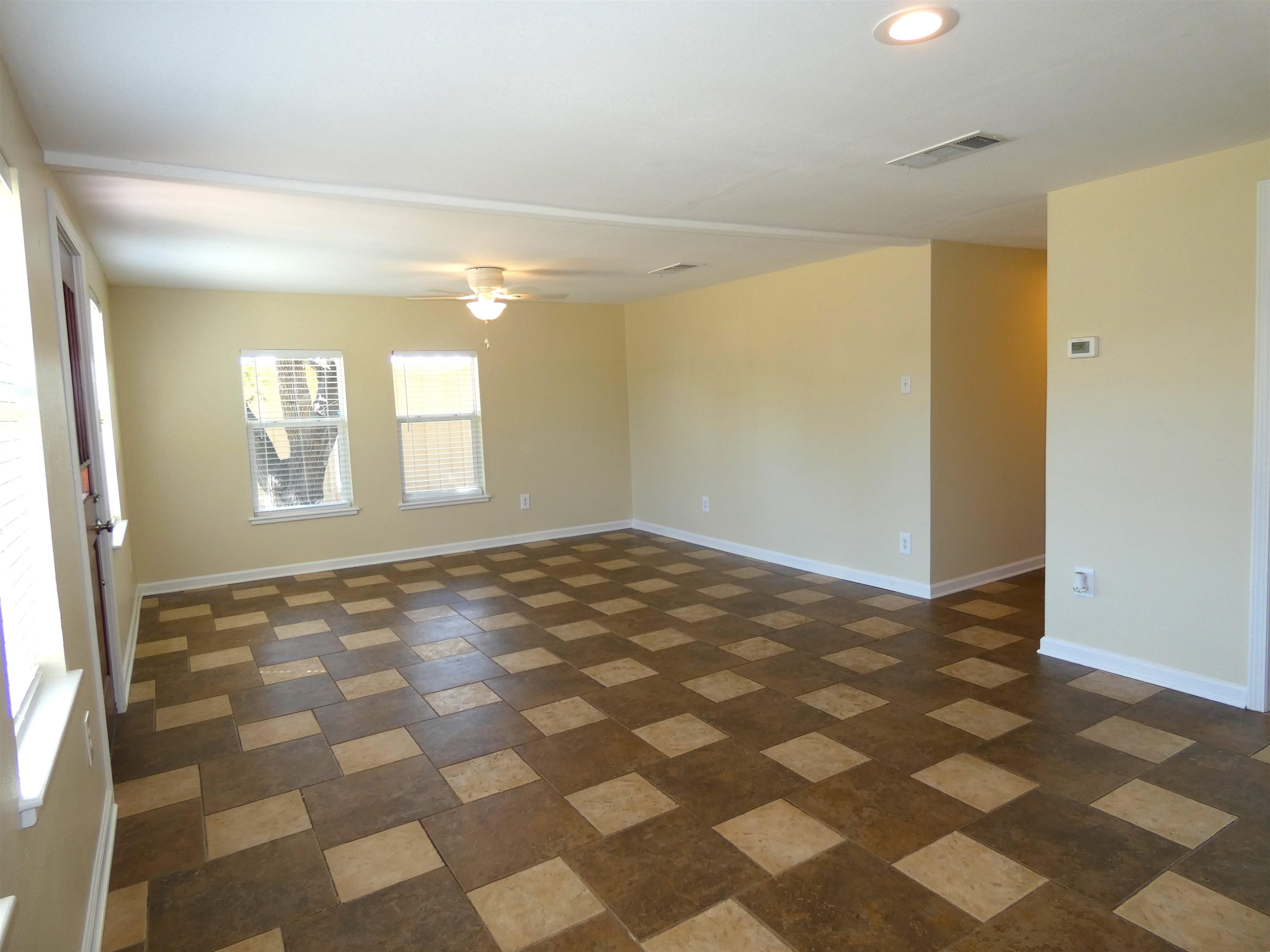 1007 E Wallace