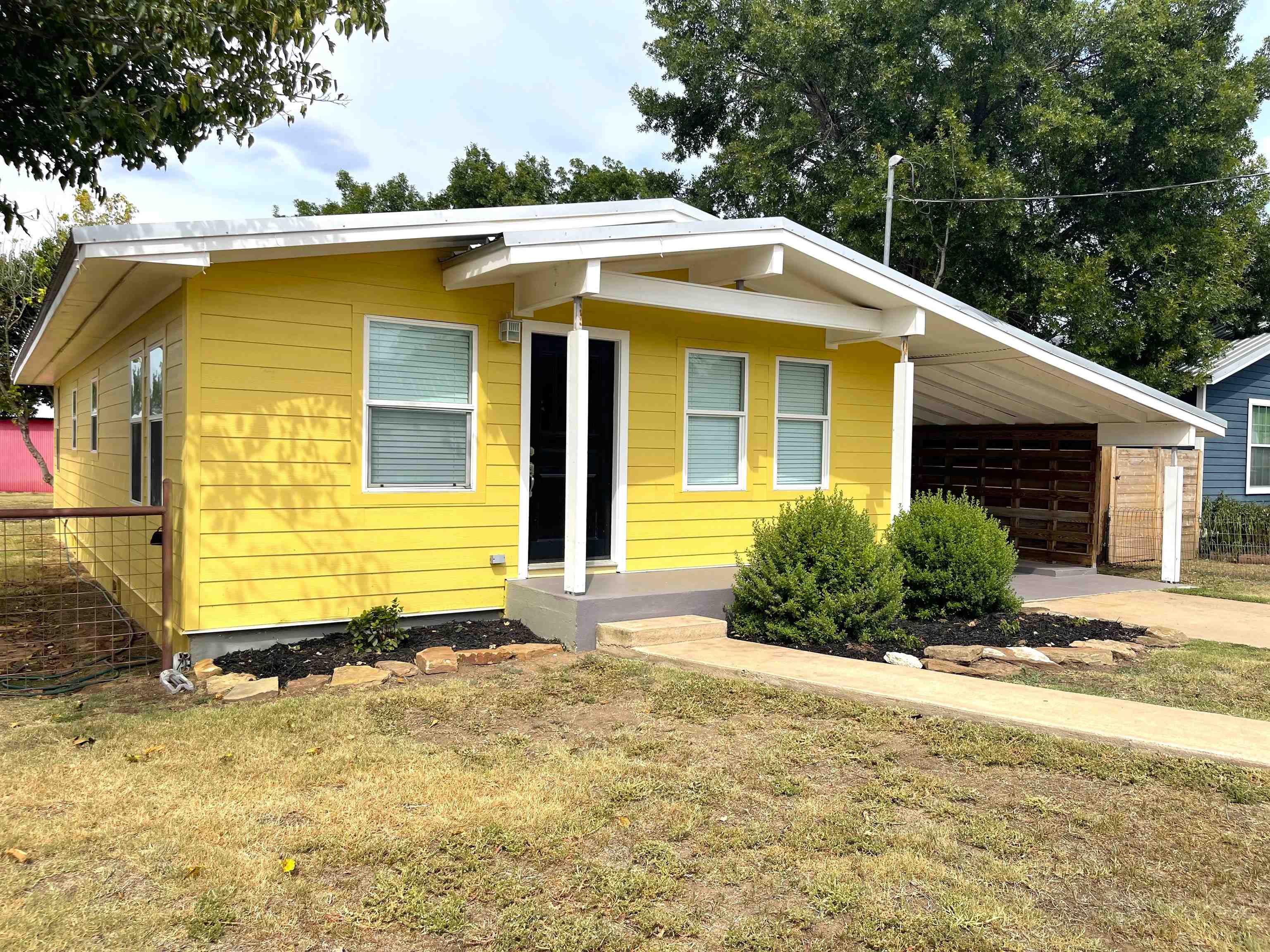1007 E Wallace