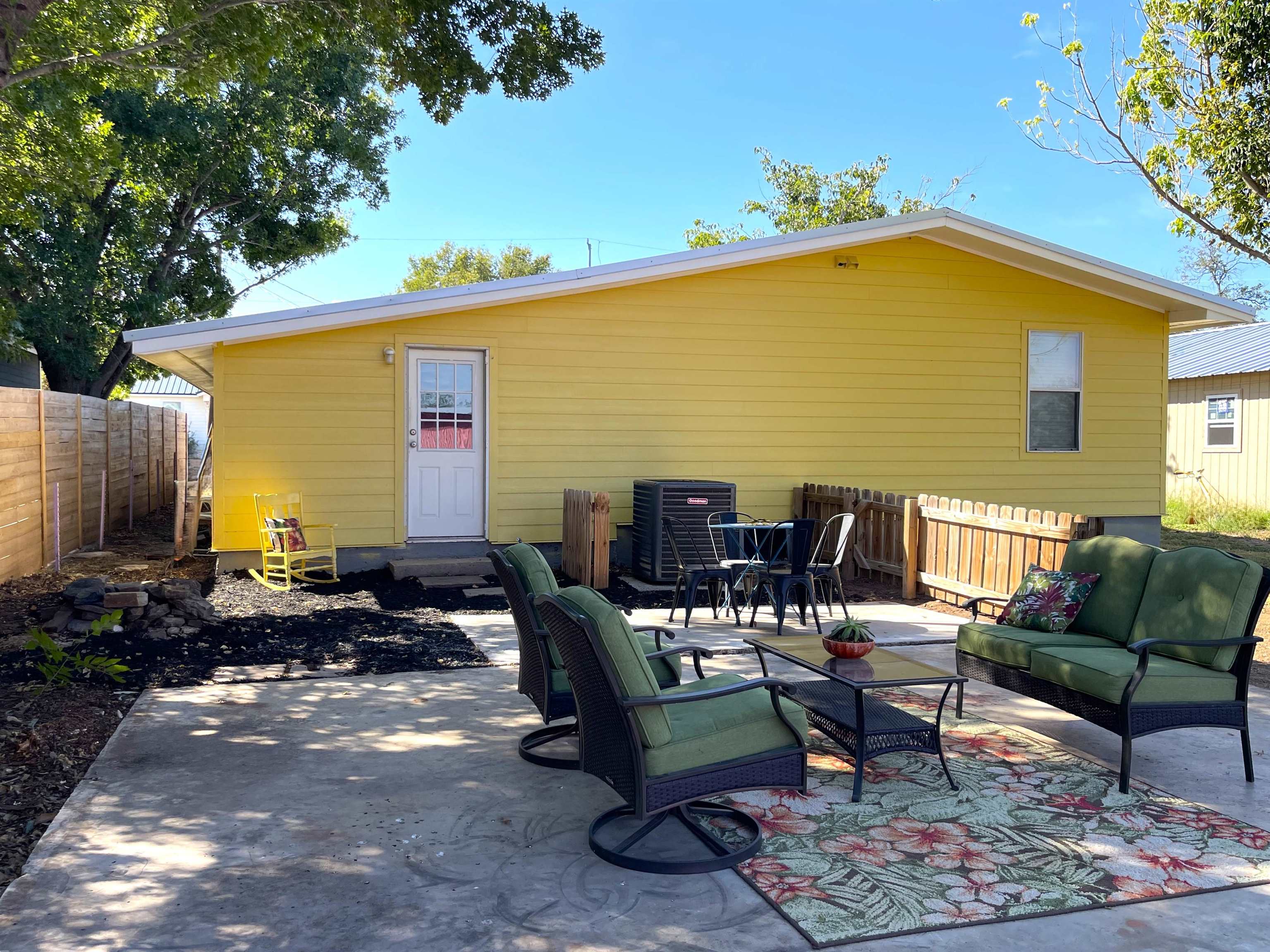 1007 E Wallace