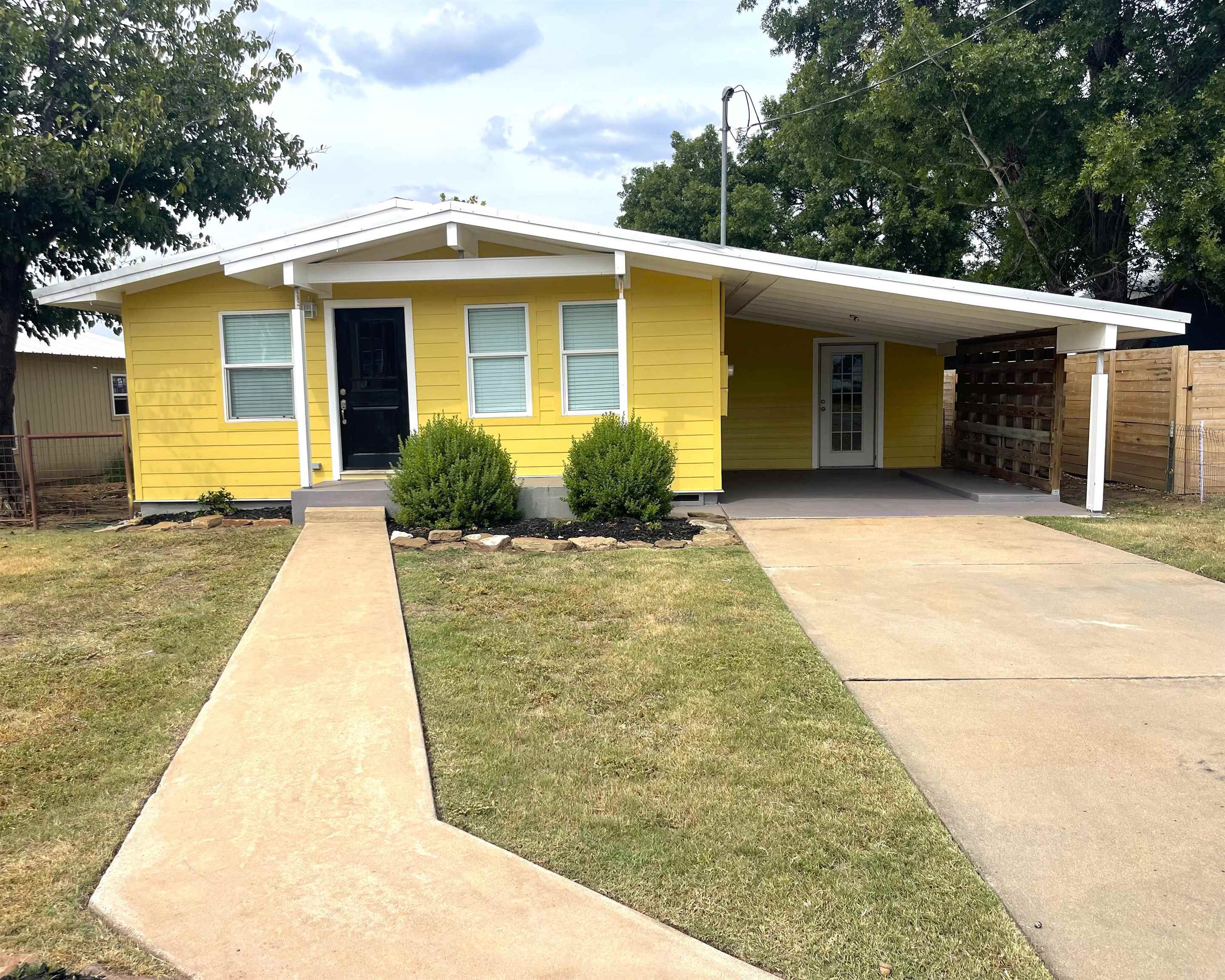 1007 E Wallace
