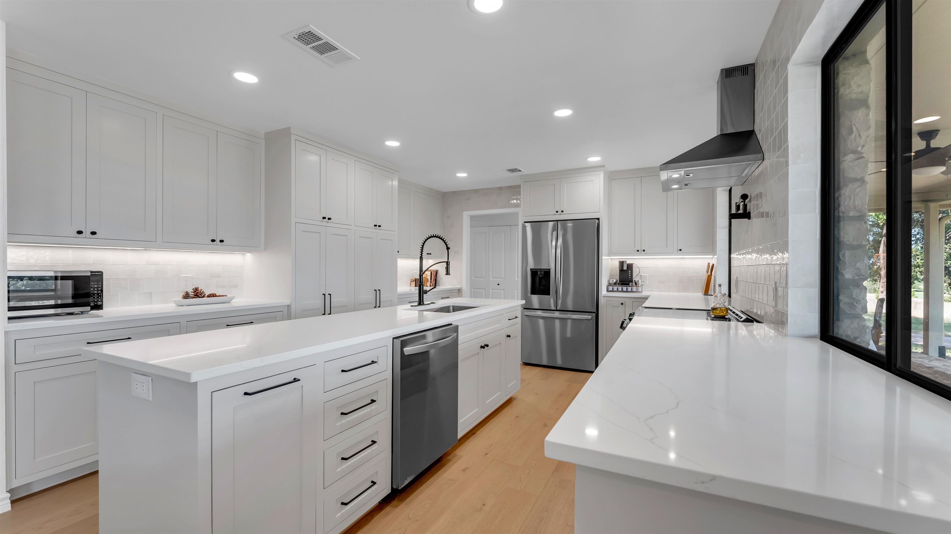 113 W Bluebonnet Road