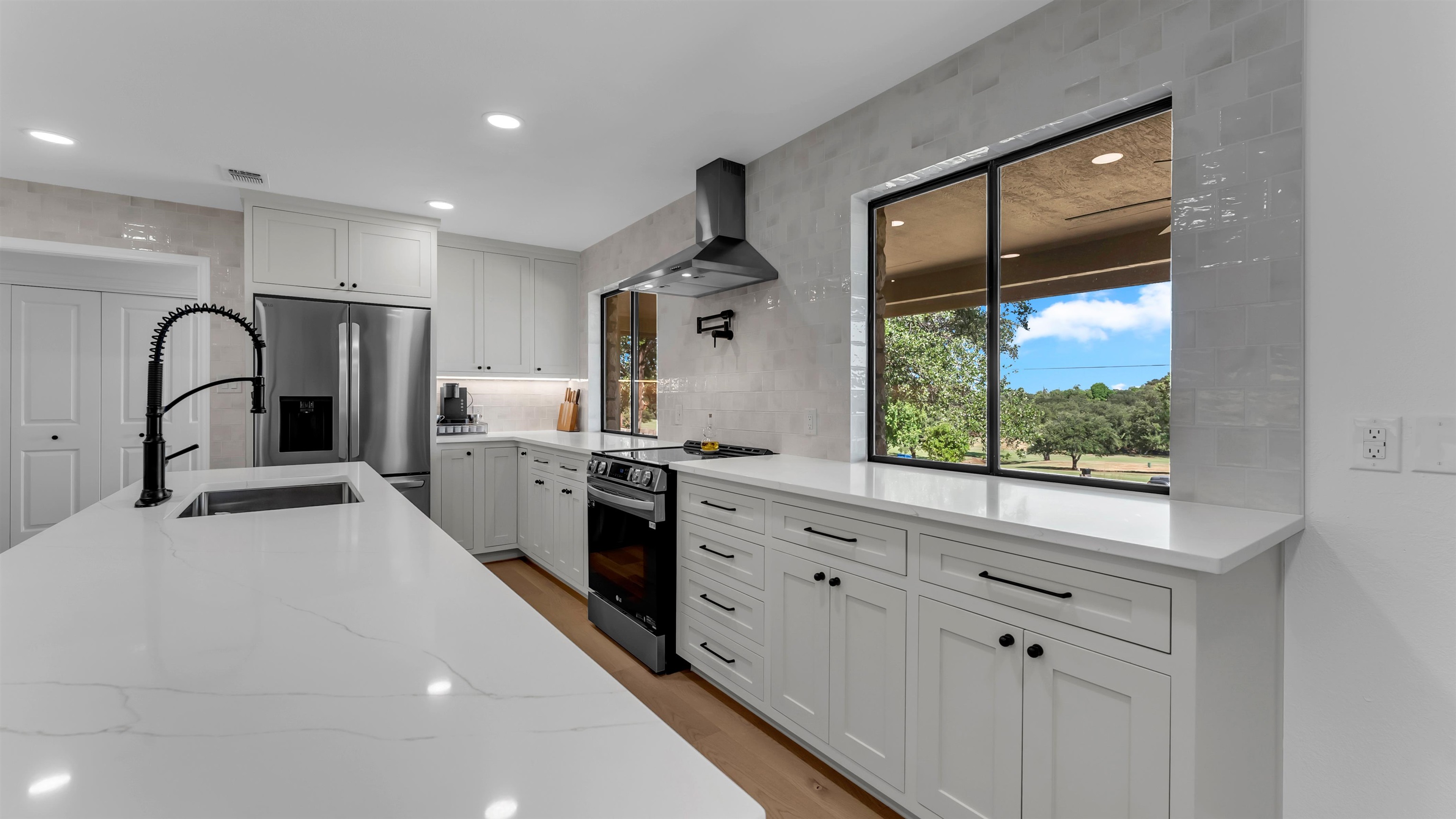 113 W Bluebonnet Road