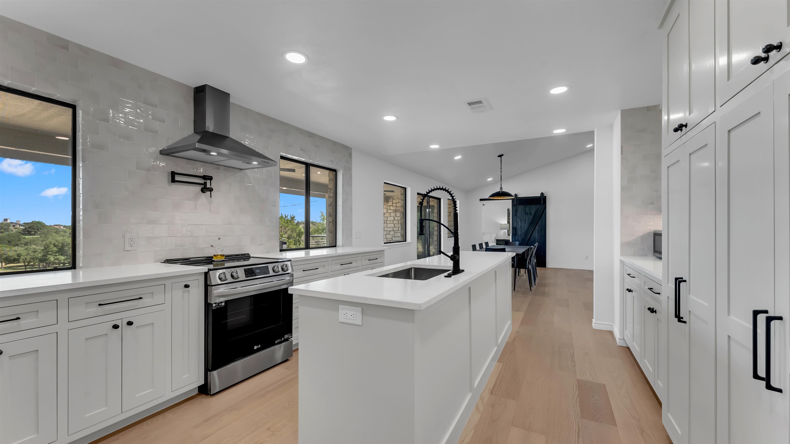 113 W Bluebonnet Road