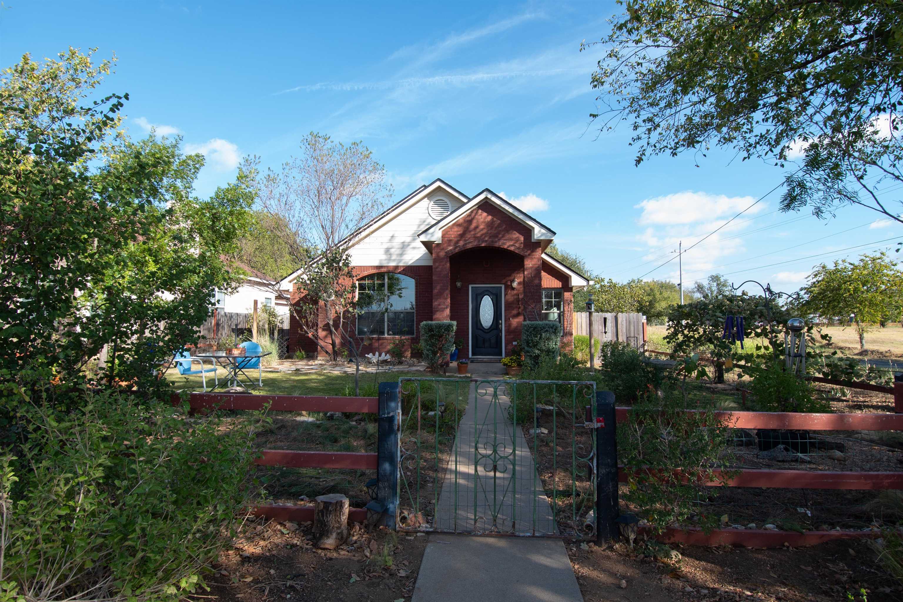 1109 E College