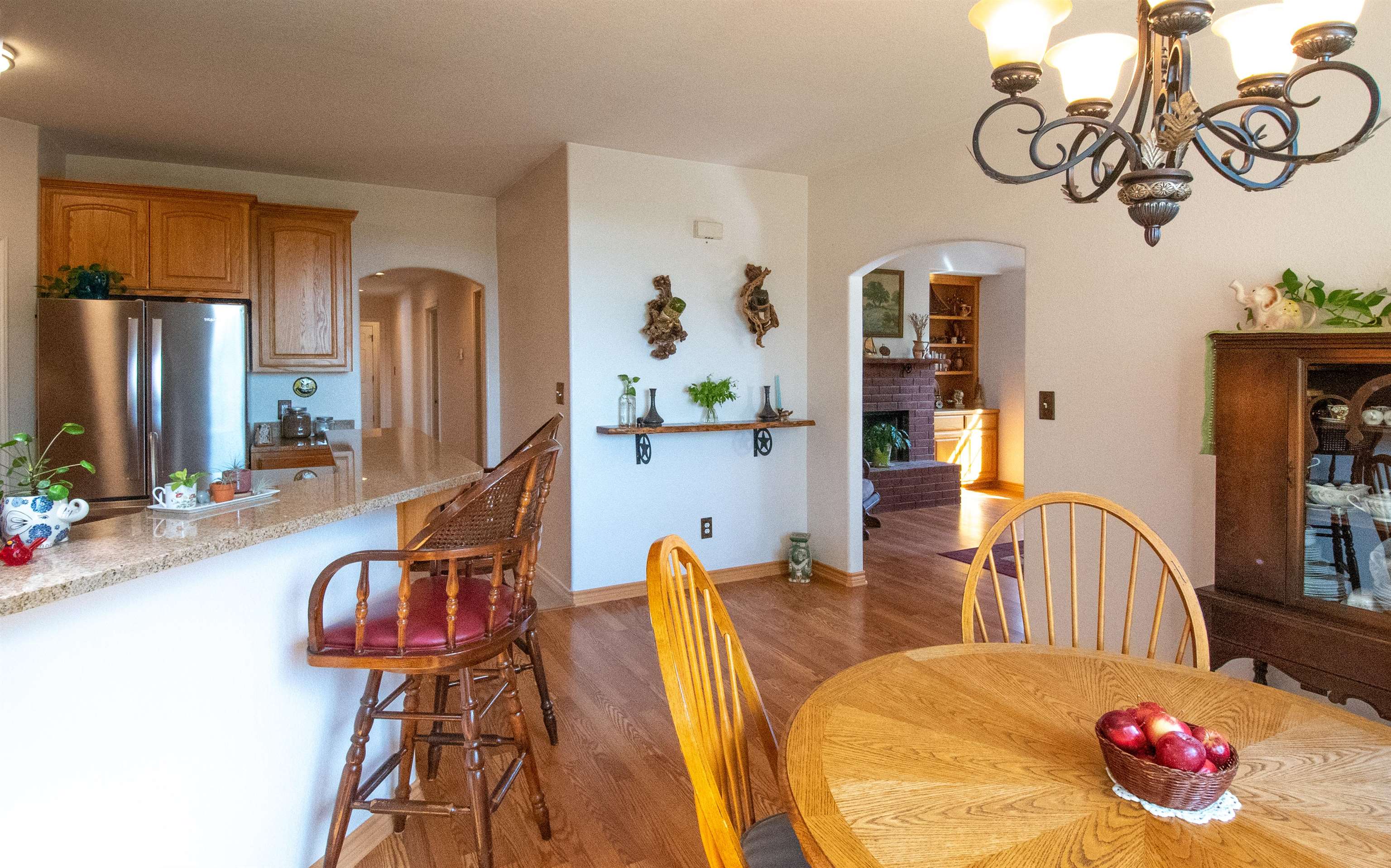 1109 E College