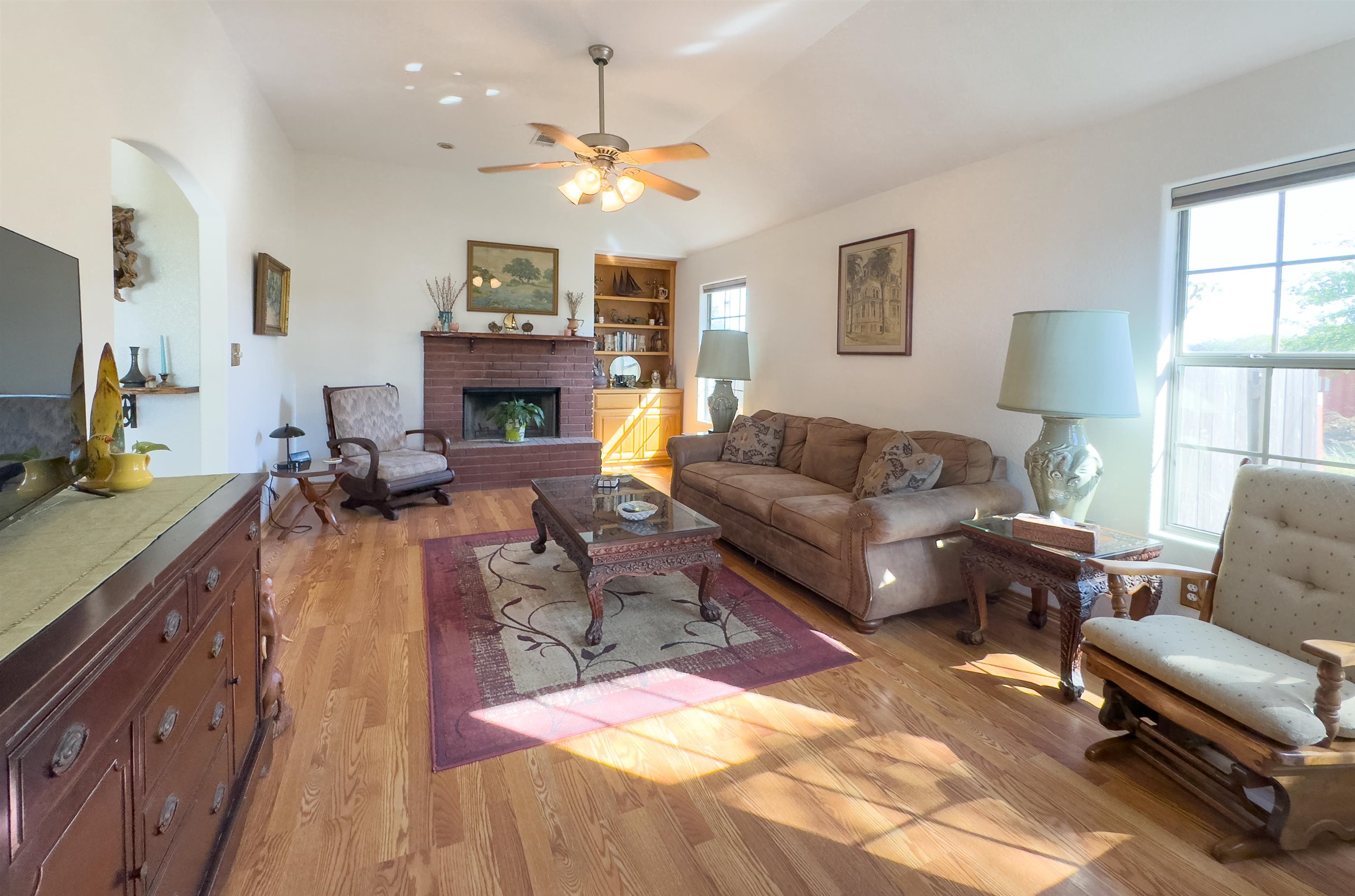 1109 E College