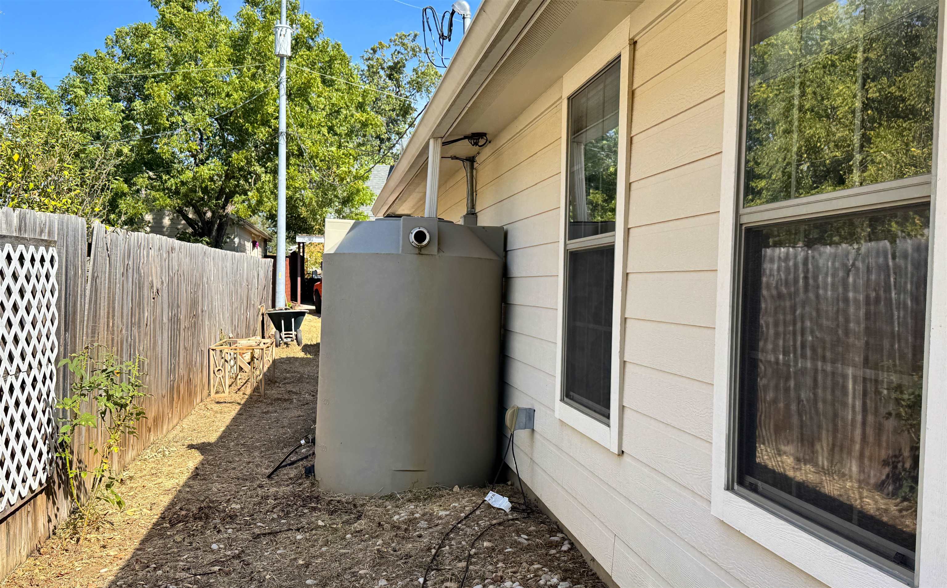 1109 E College
