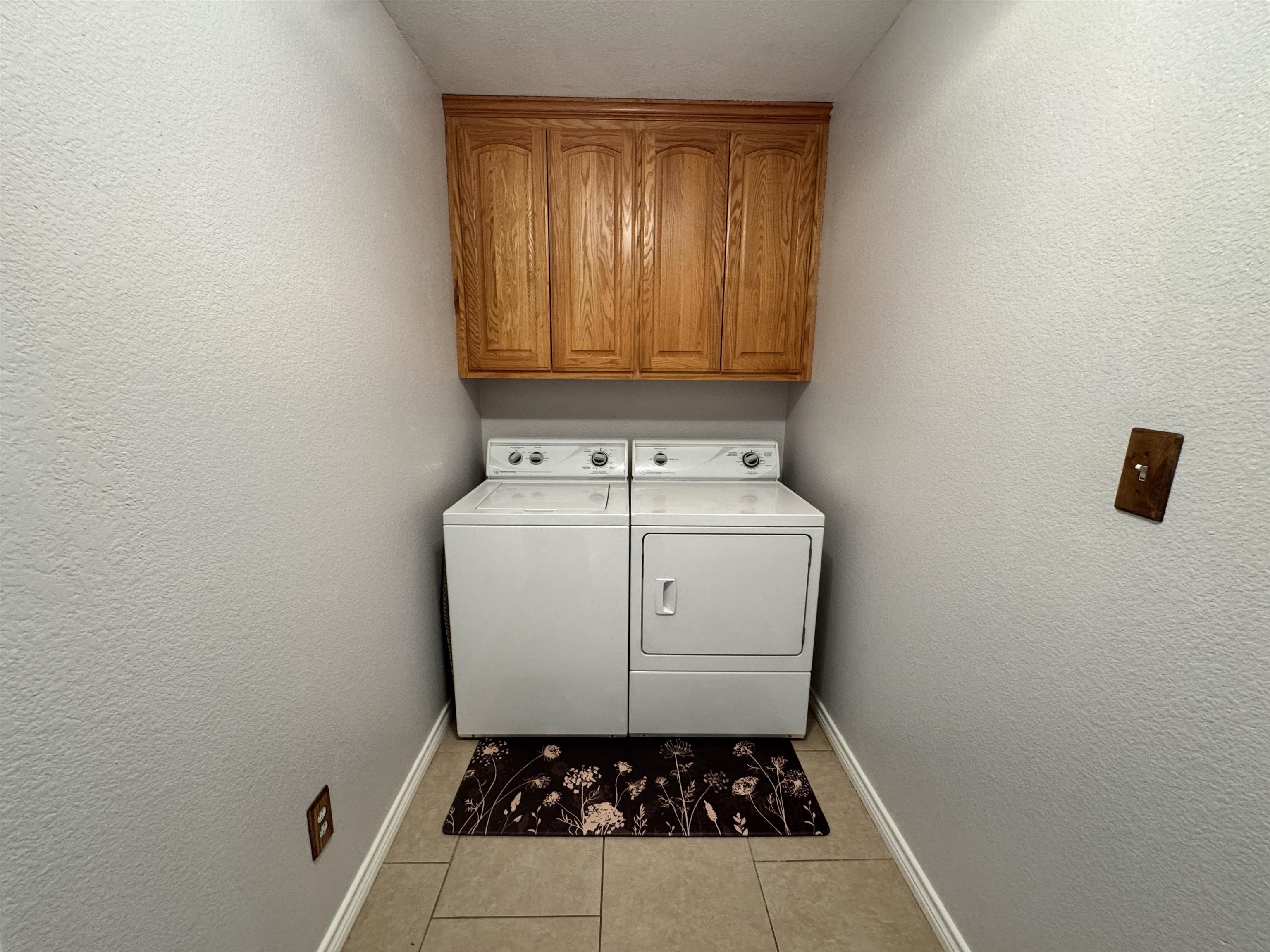 1109 E College