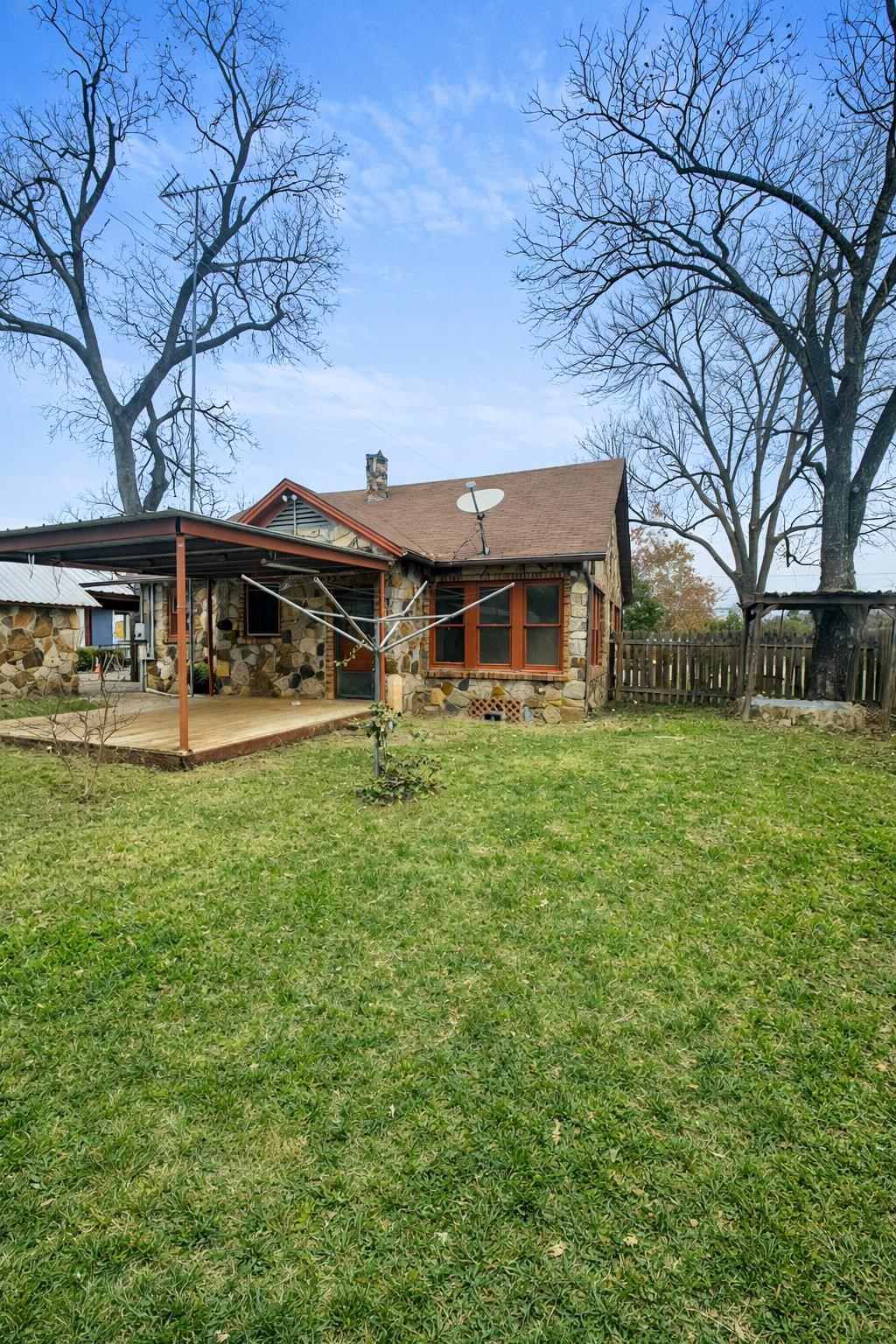 206 E Sandstone
