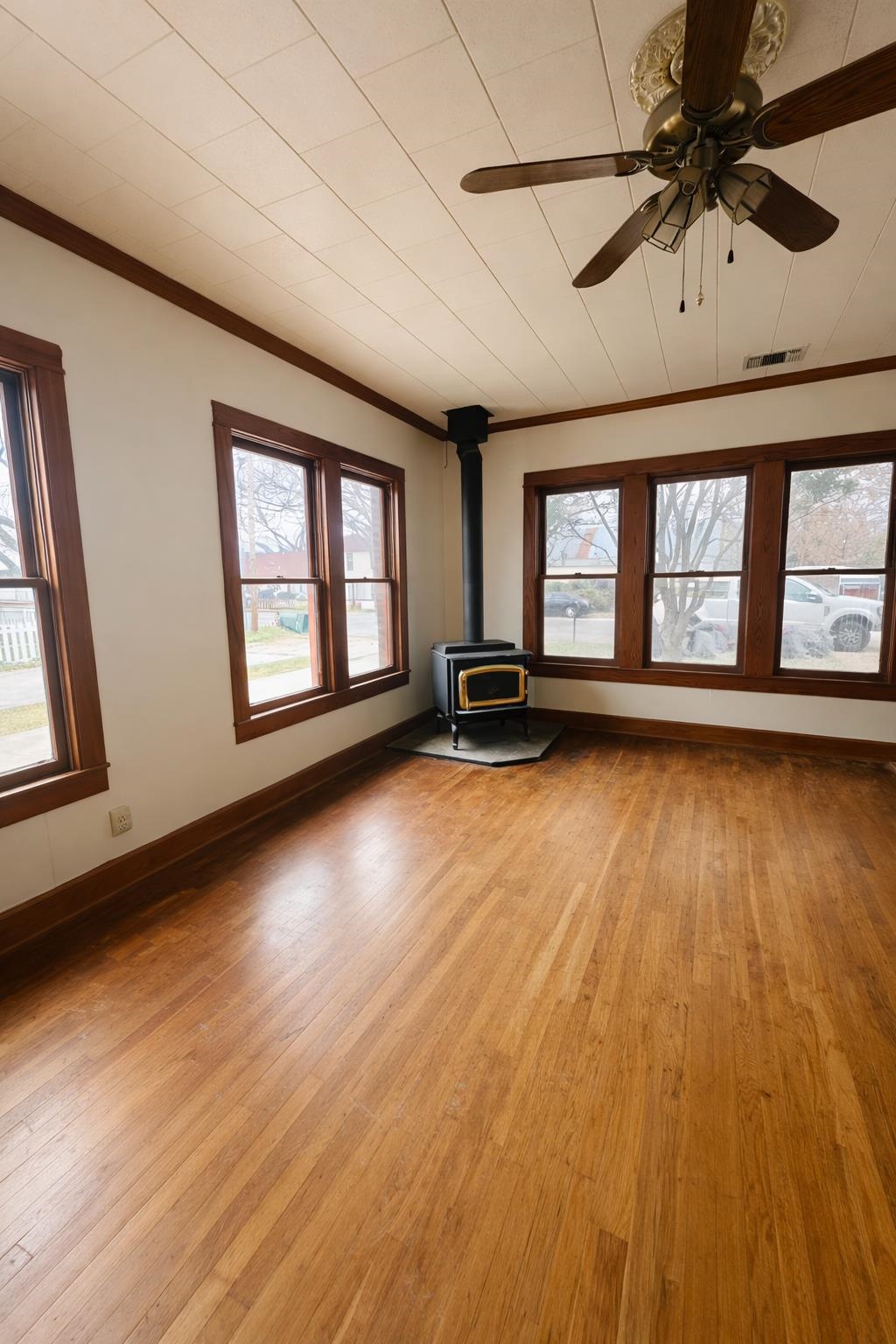 206 E Sandstone