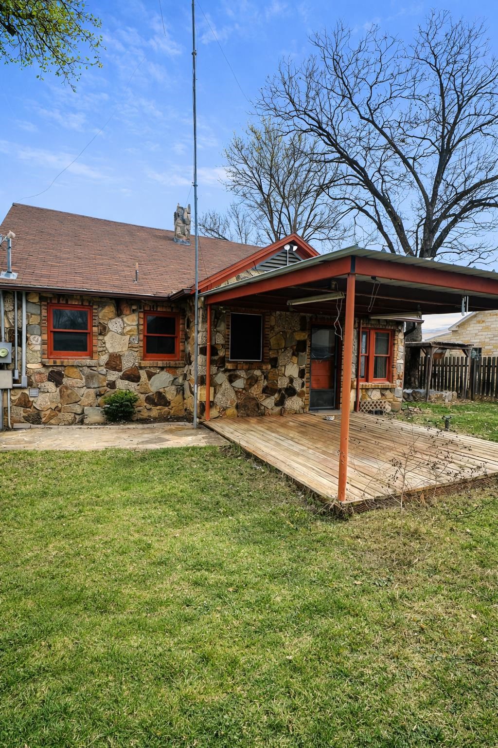 206 E Sandstone