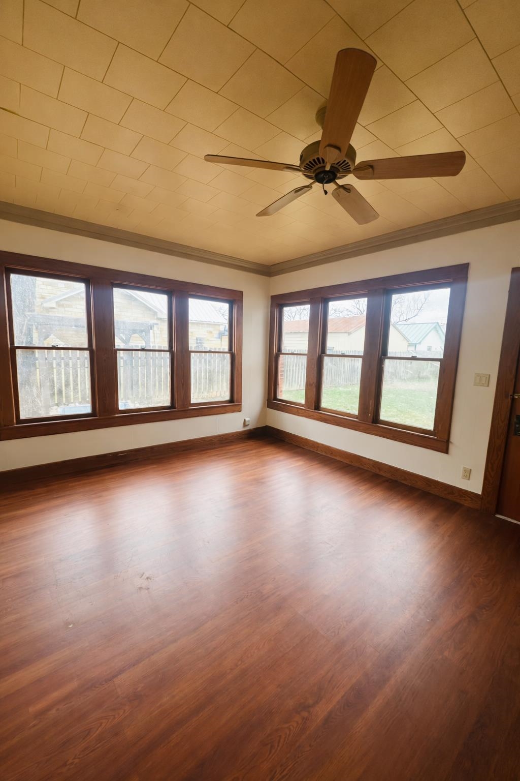 206 E Sandstone