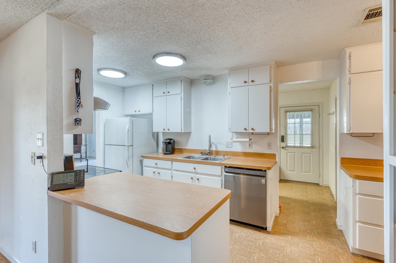 508 W Lakecrest
