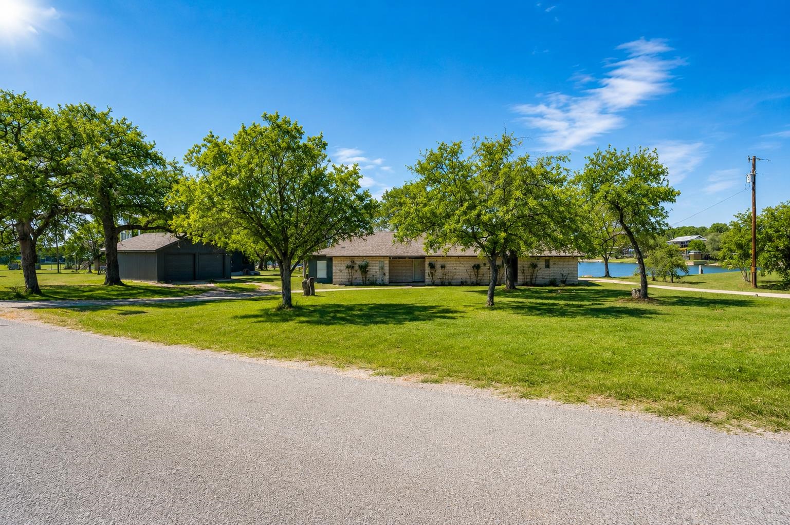 508 W Lakecrest