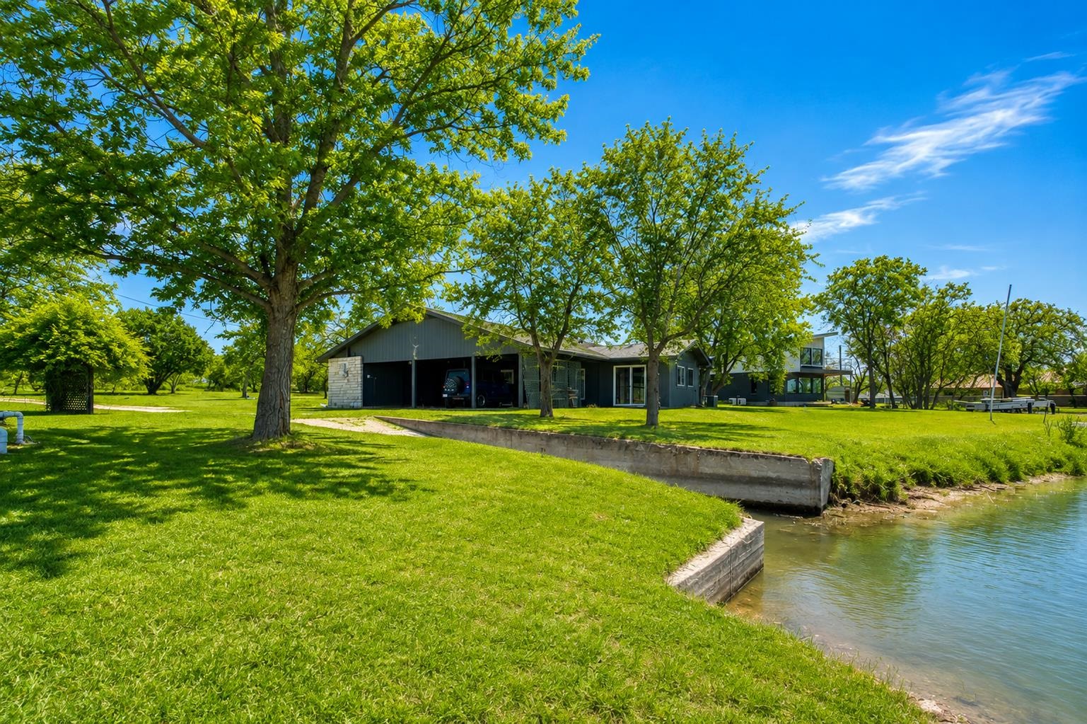 508 W Lakecrest