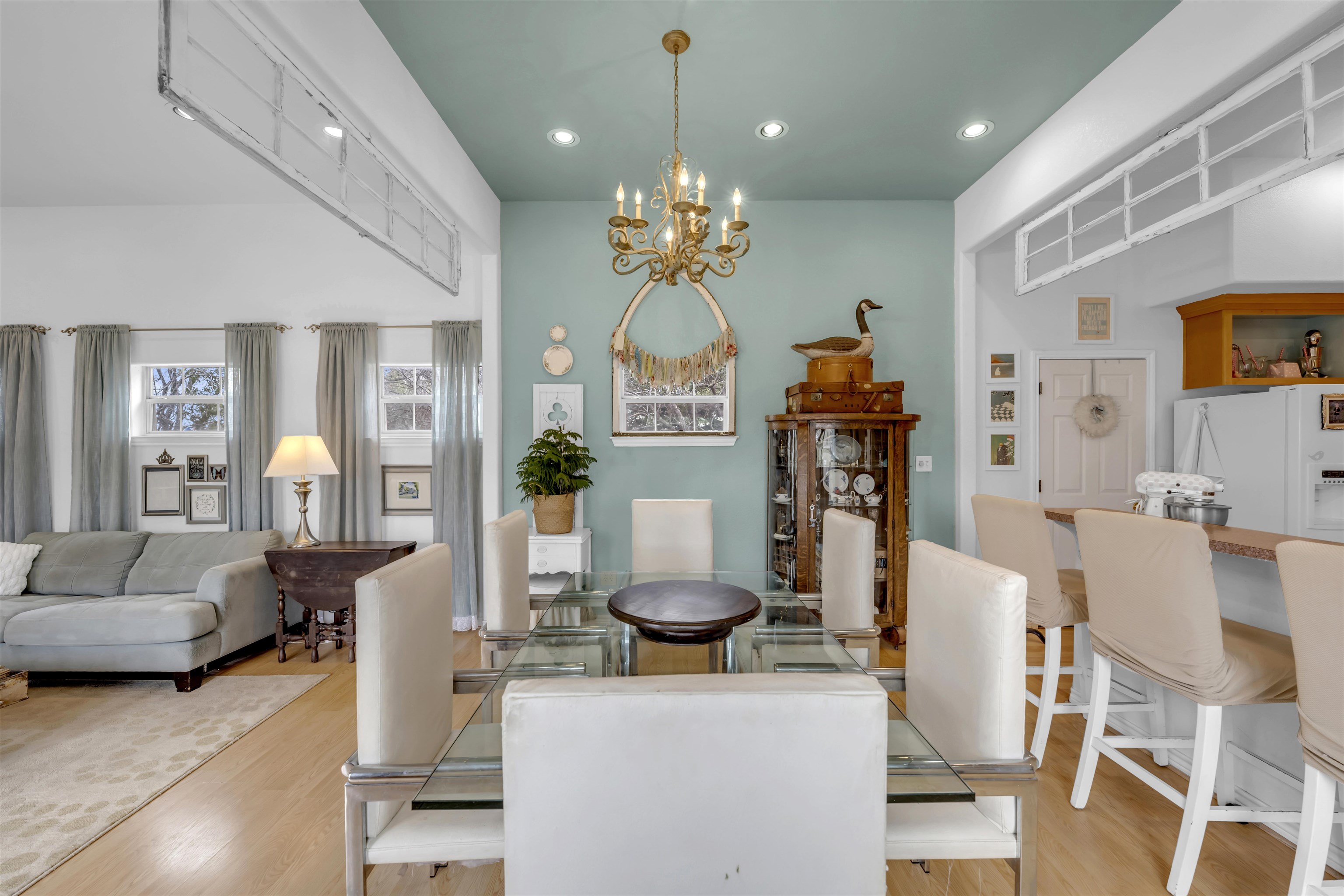 7036 River Oaks Drive